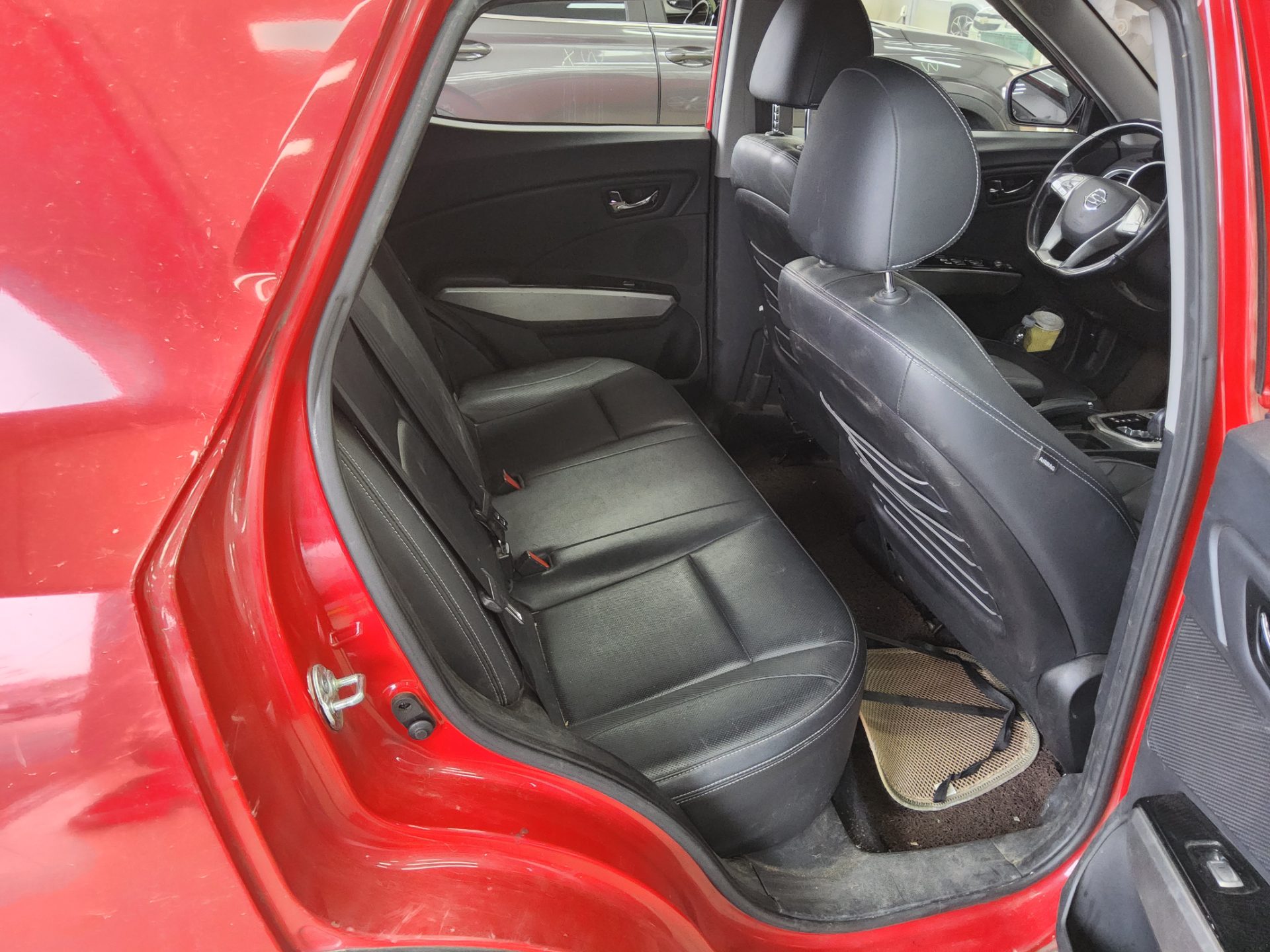 KG Mobility Tivoli 2016 - Image 12
