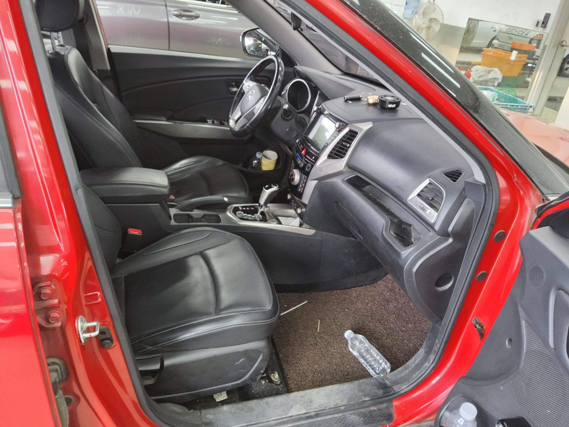 KG Mobility Tivoli 2016 - Image 13