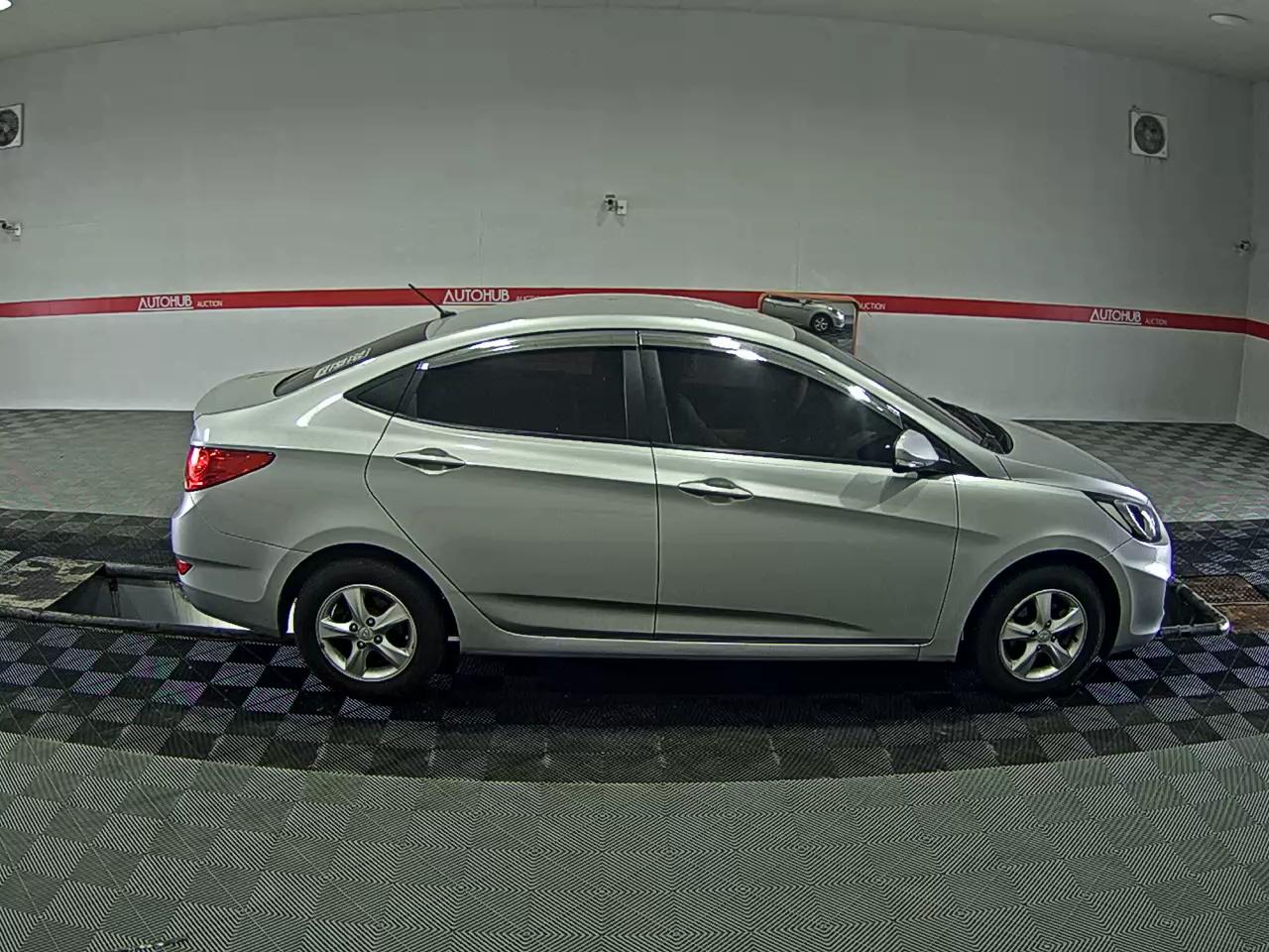 Hyundai Accent 2012 - Image 3