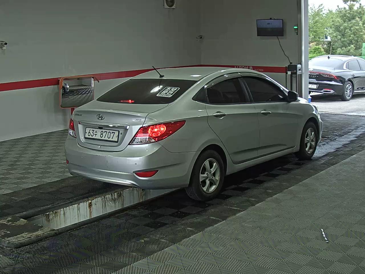 Hyundai Accent 2012 - Image 4