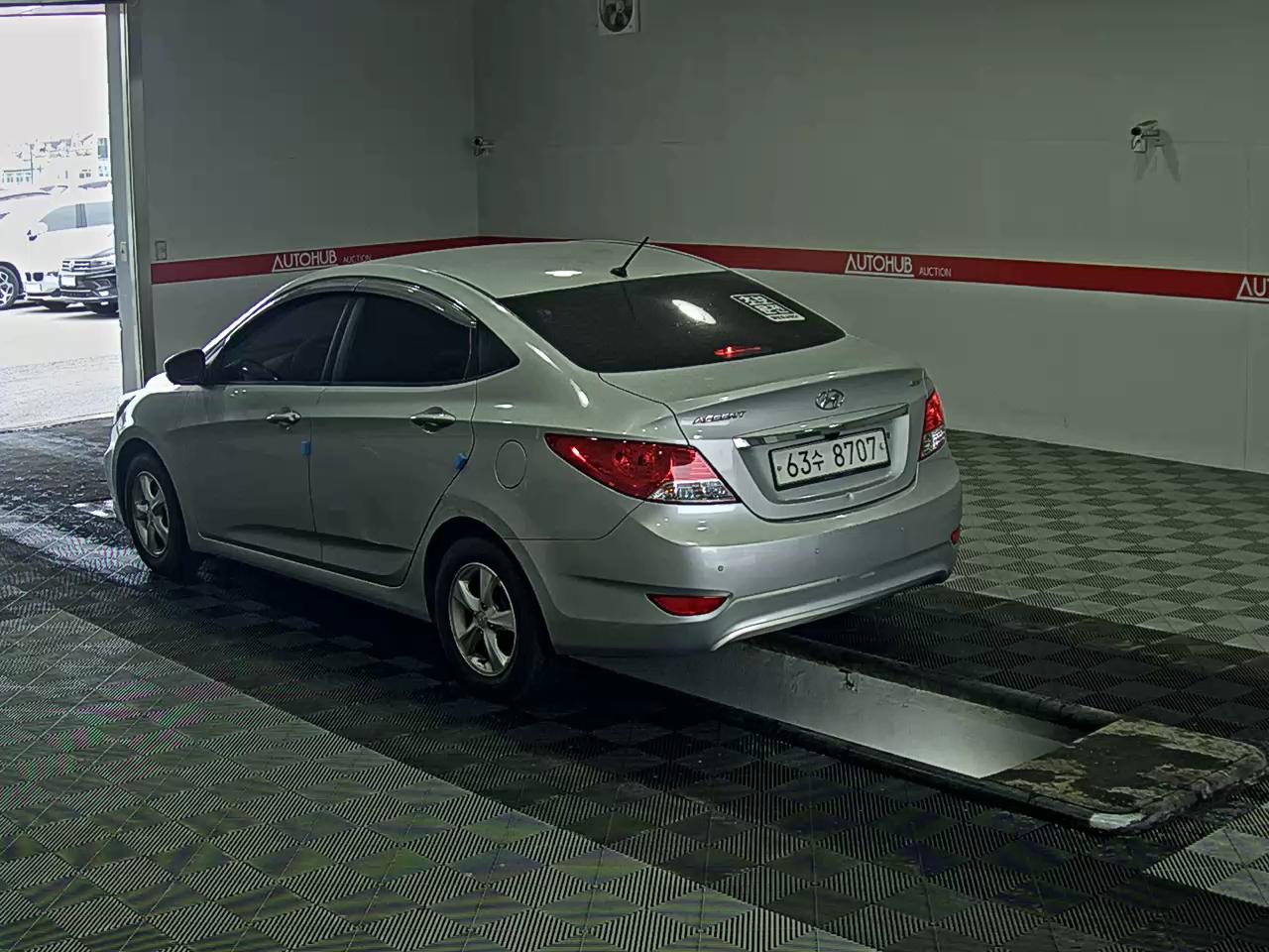Hyundai Accent 2012 - Image 5
