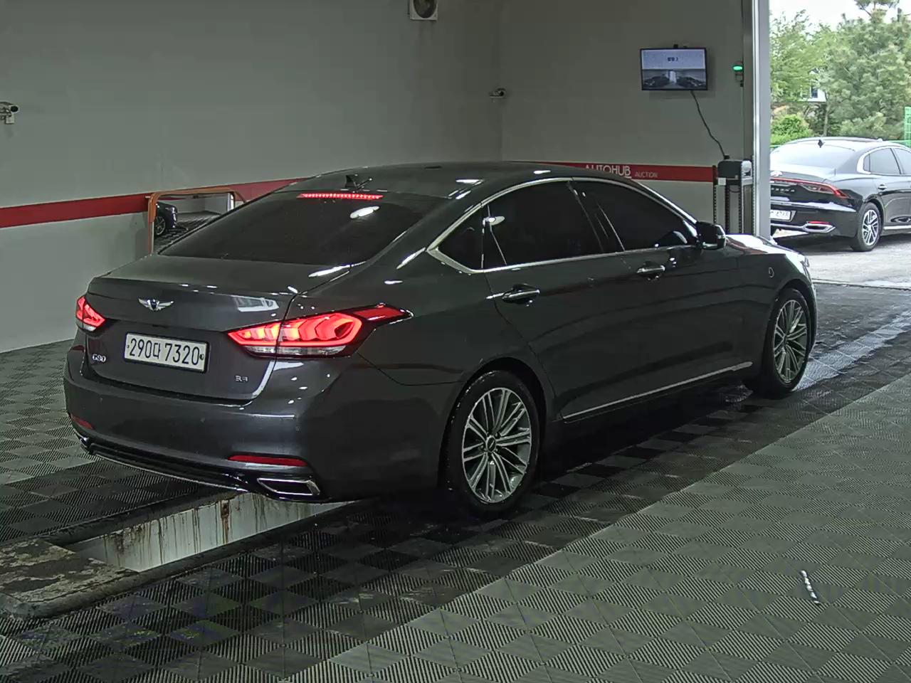 Genesis G80 2018 - Image 4