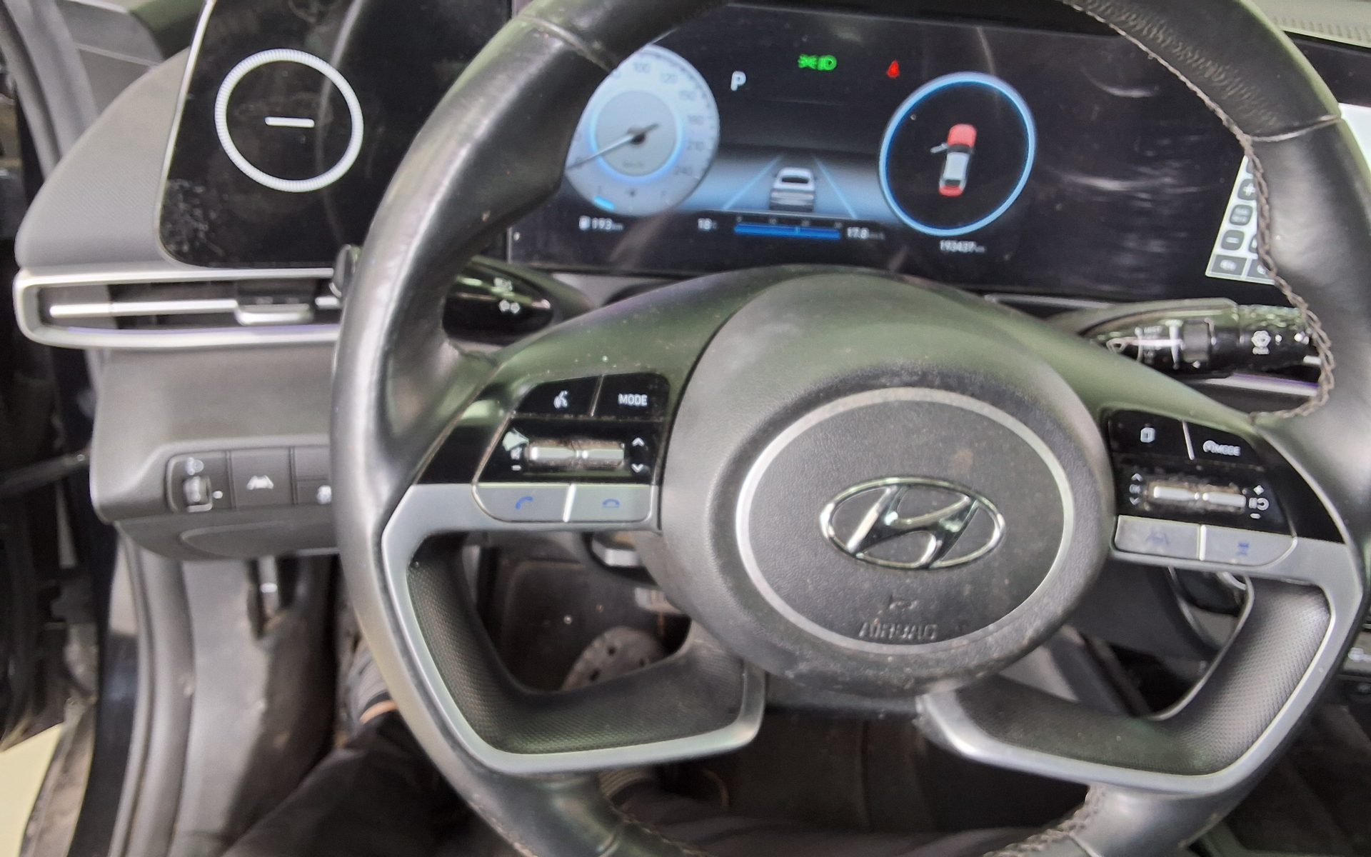 Hyundai Elantra 2022 - Image 16