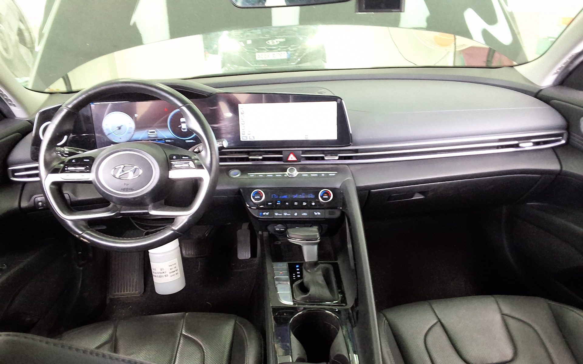 Hyundai Elantra 2022 - Image 10