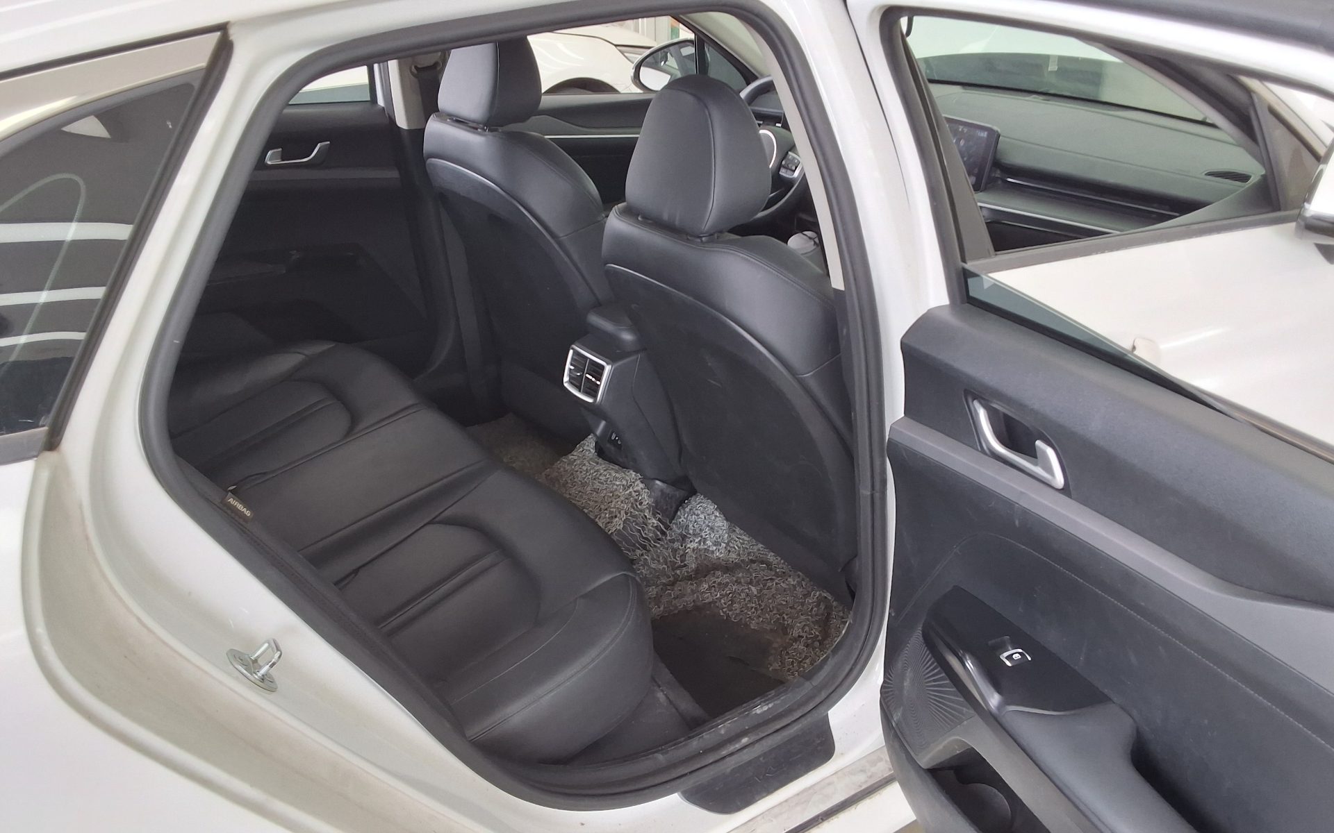 كيا K5 2024 - صورة 12