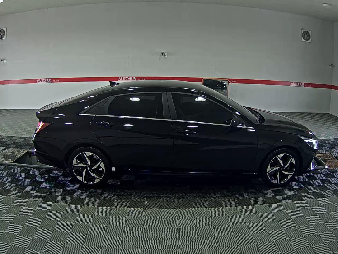 Hyundai Elantra 2022 - Image 3