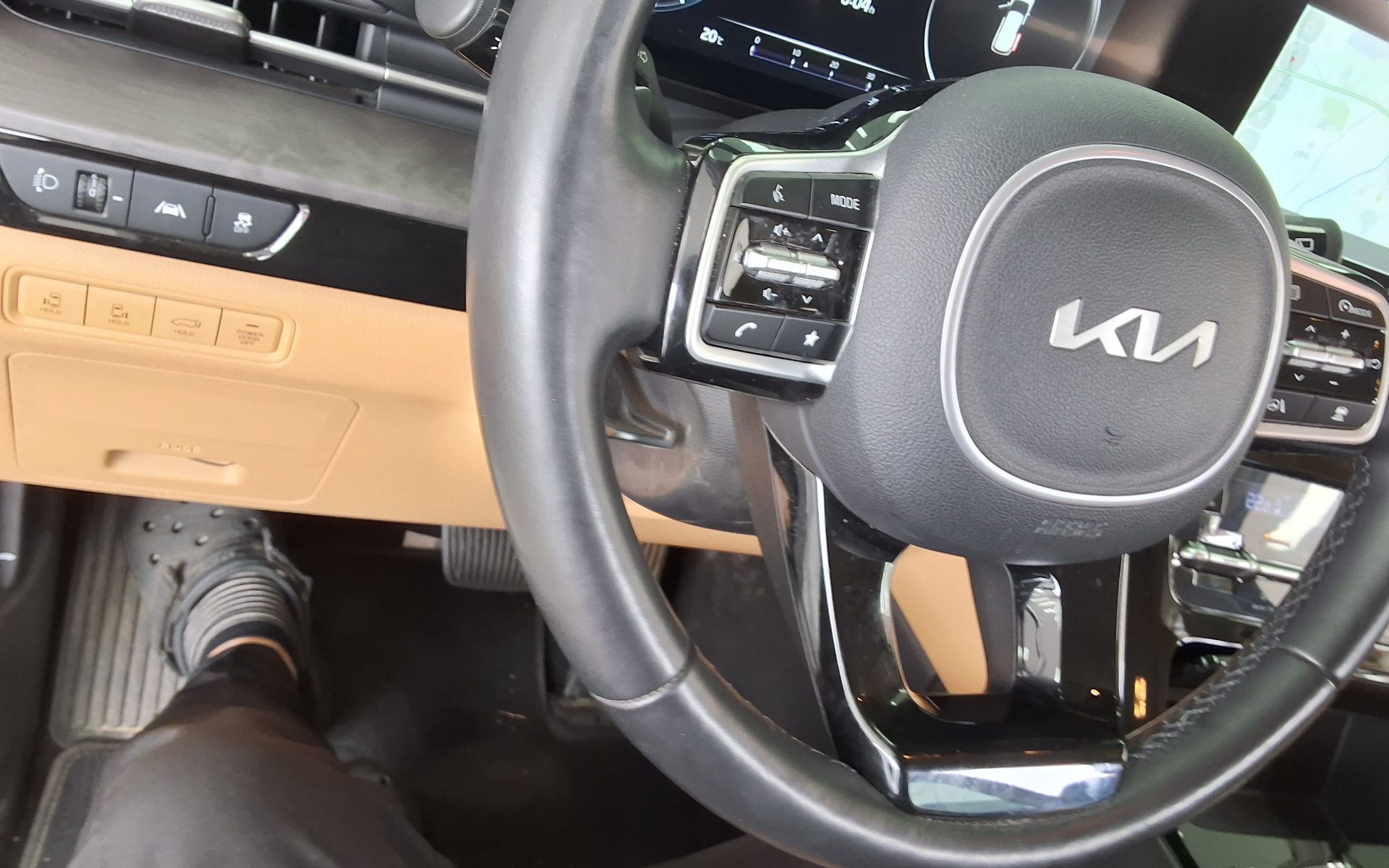 Kia Carnival - 16
