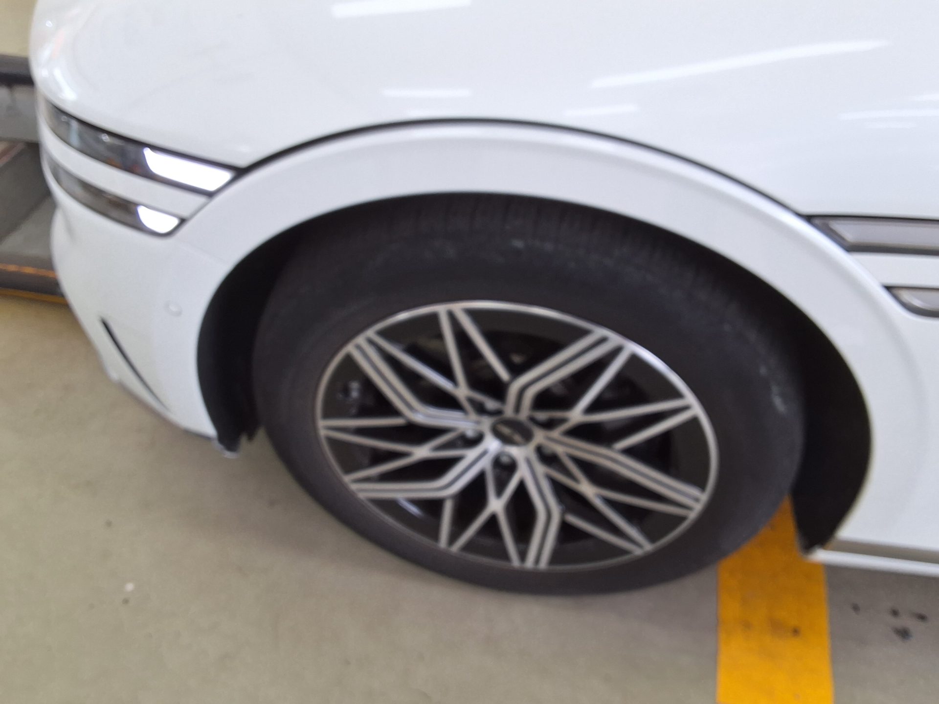 هيونداي جينيسيس 2023 - صورة 17