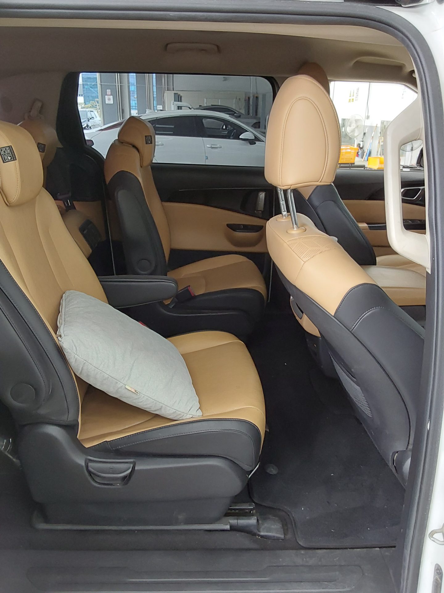 Kia Carnival 2023 - Image 12