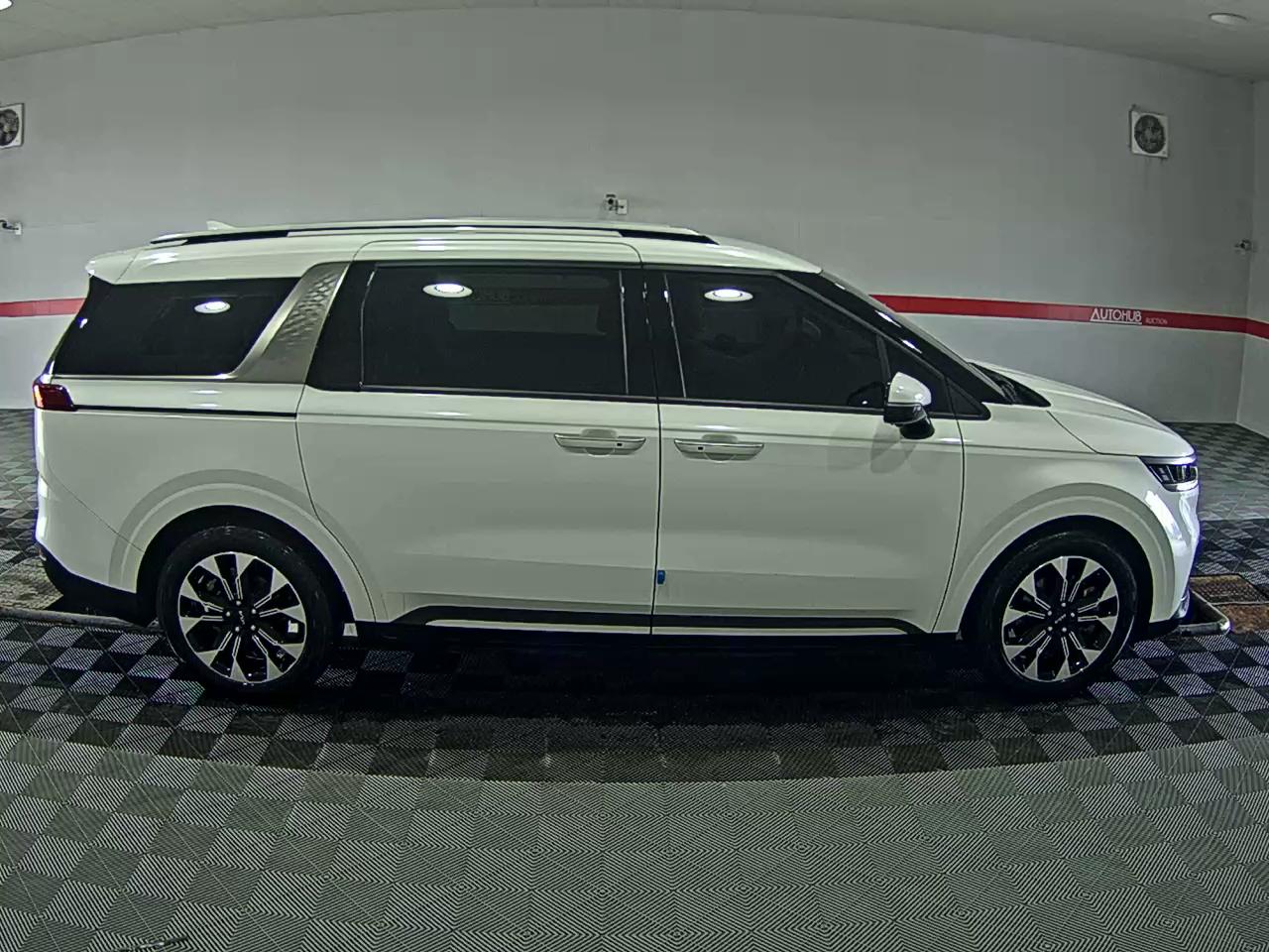 Kia Carnival - 3