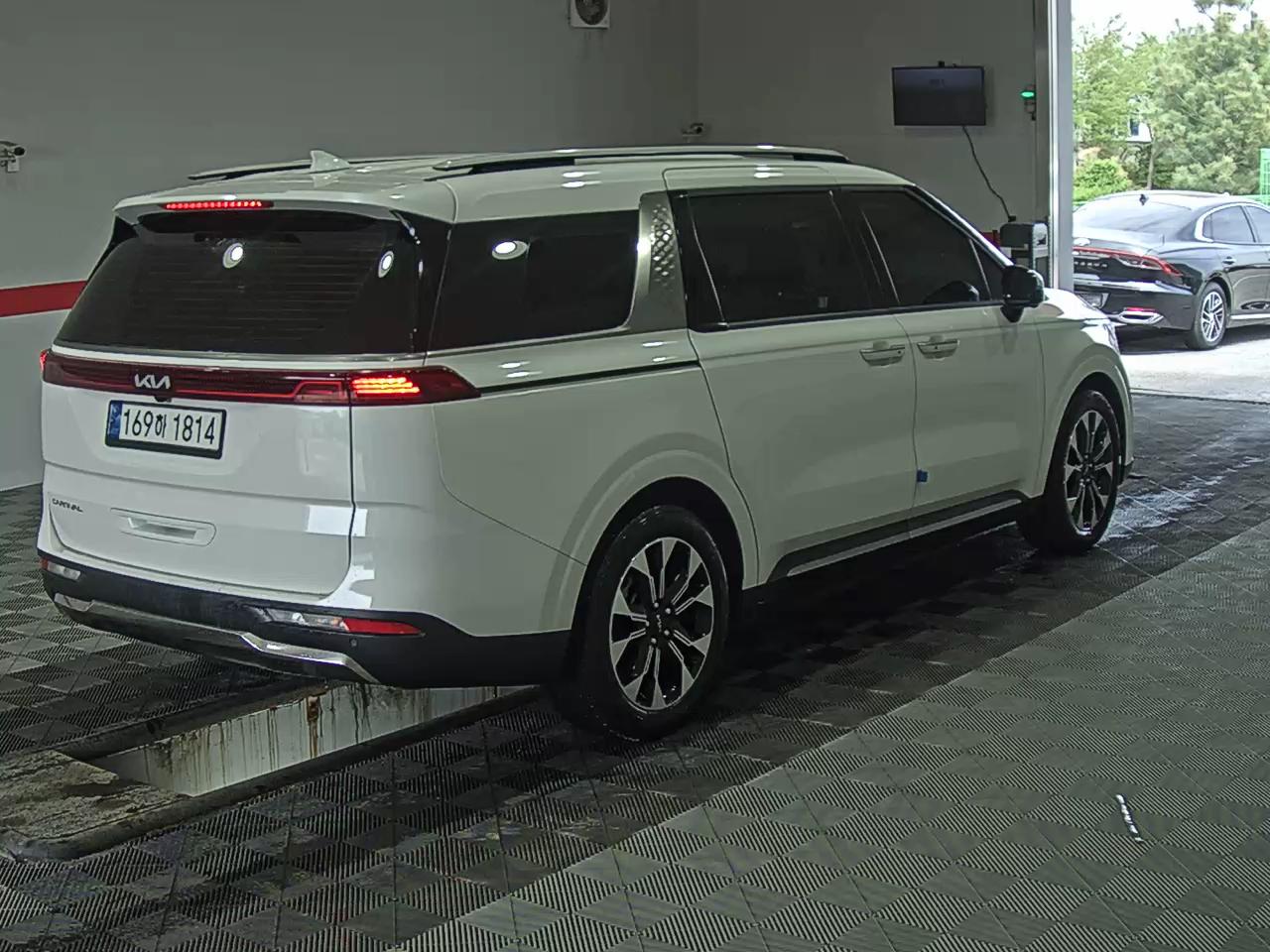 Kia Carnival - 4