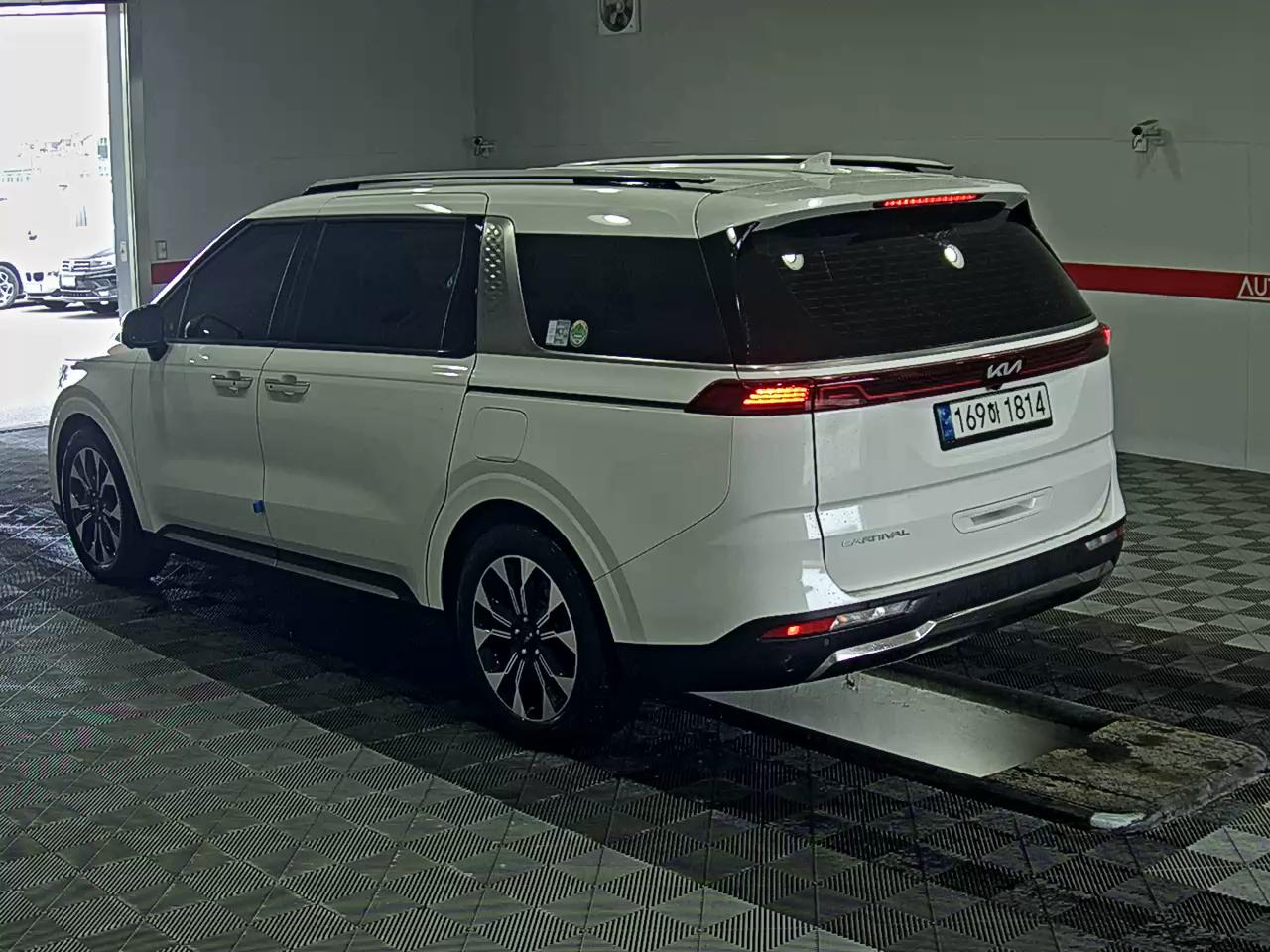 Kia Carnival - 5