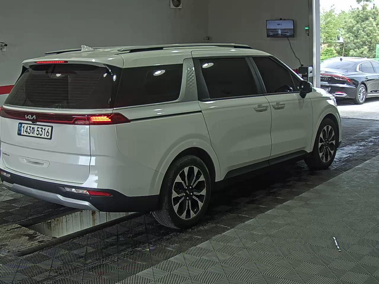 Kia Carnival 2023 - Image 4