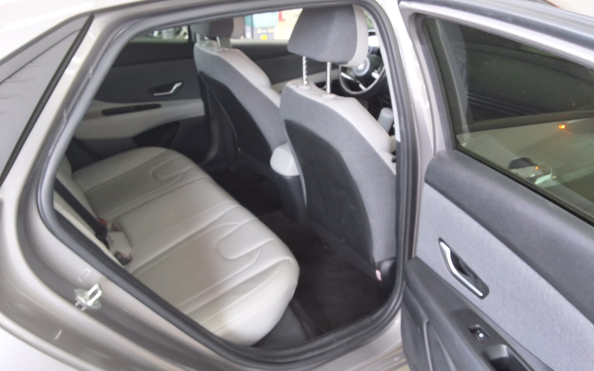 Hyundai Elantra 2022 - Image 12