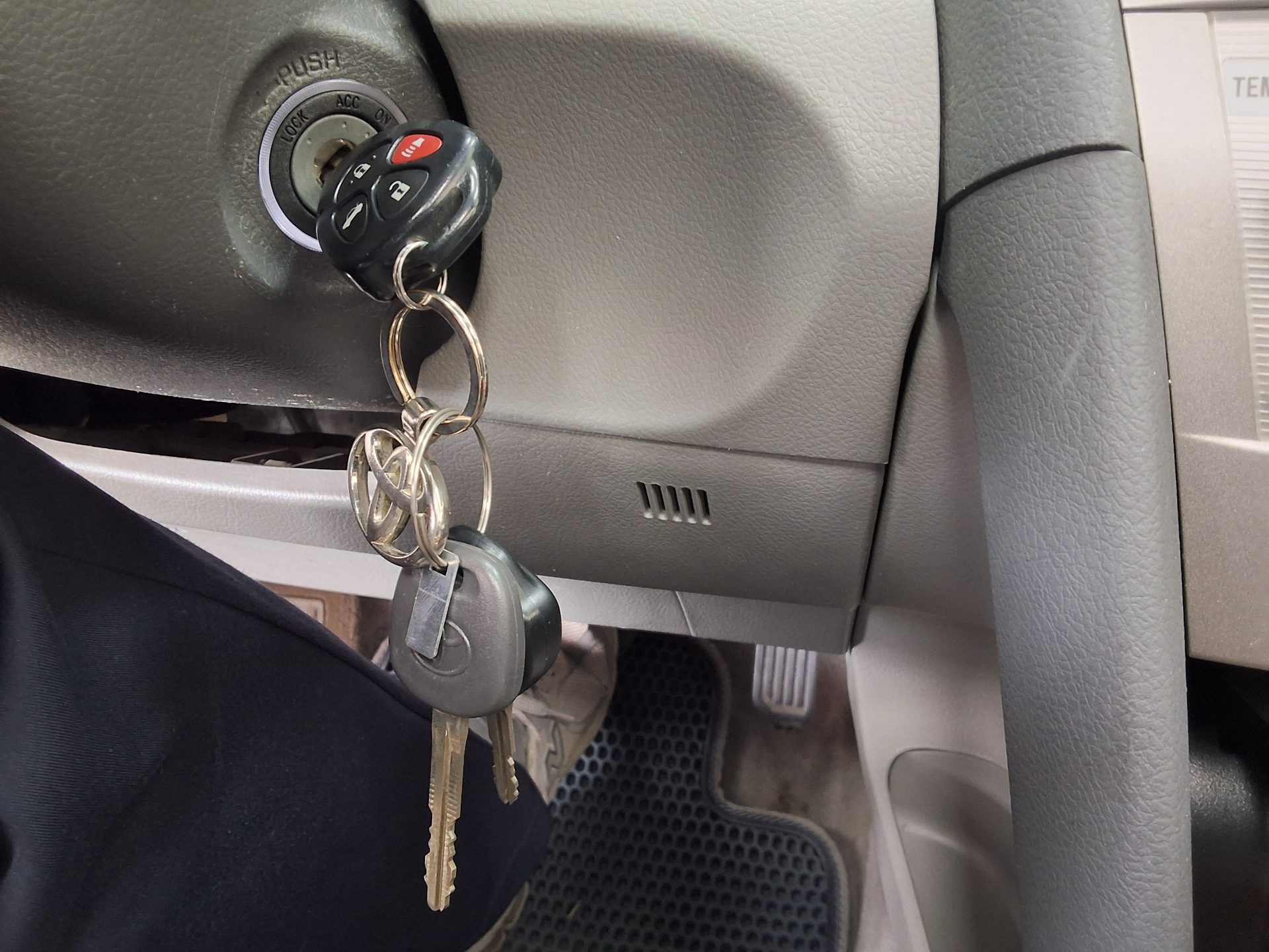 تويوتا كامري 2011 - صورة 17