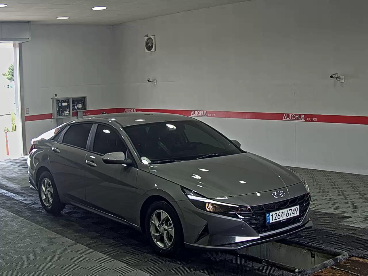 Hyundai Elantra 2022 - Image 2