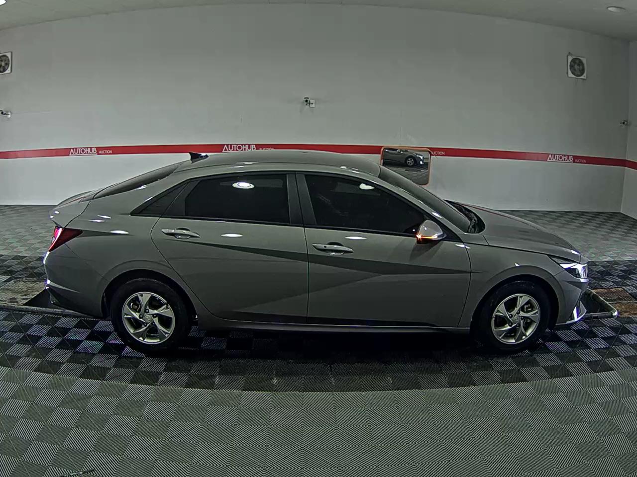 Hyundai Elantra 2022 - Image 3