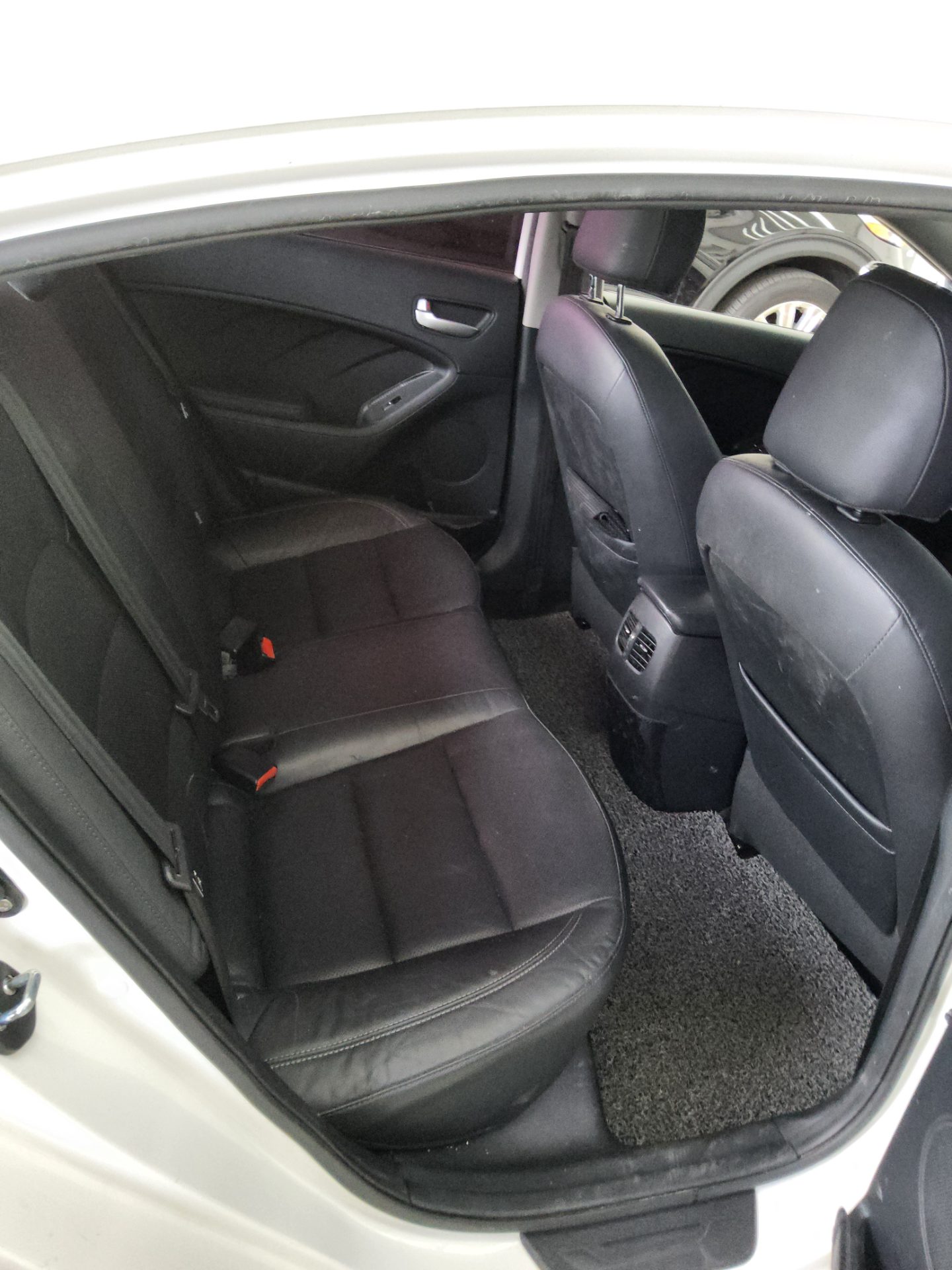 Kia K3 2015 - Image 12