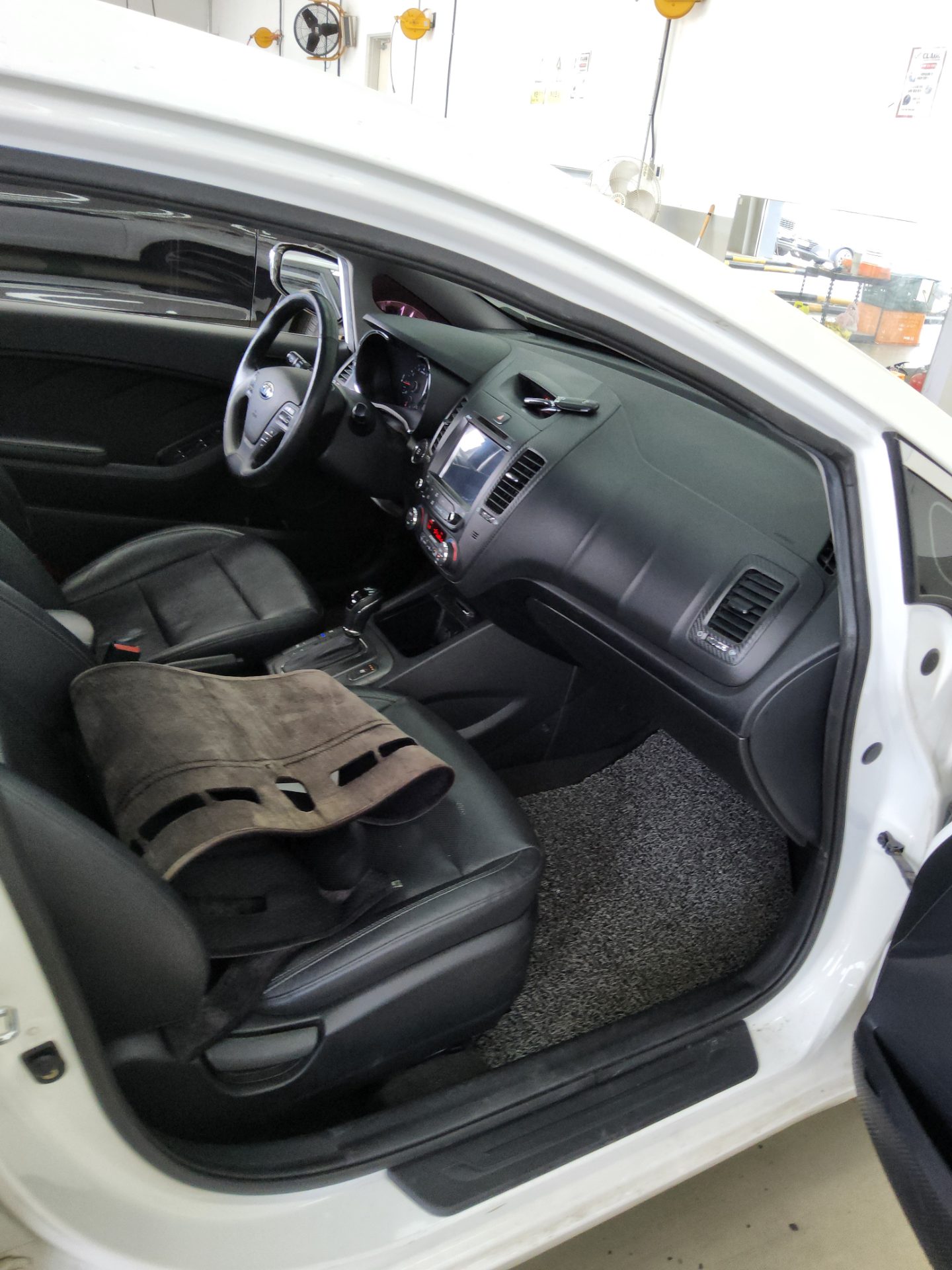 Kia K3 2015 - Image 13