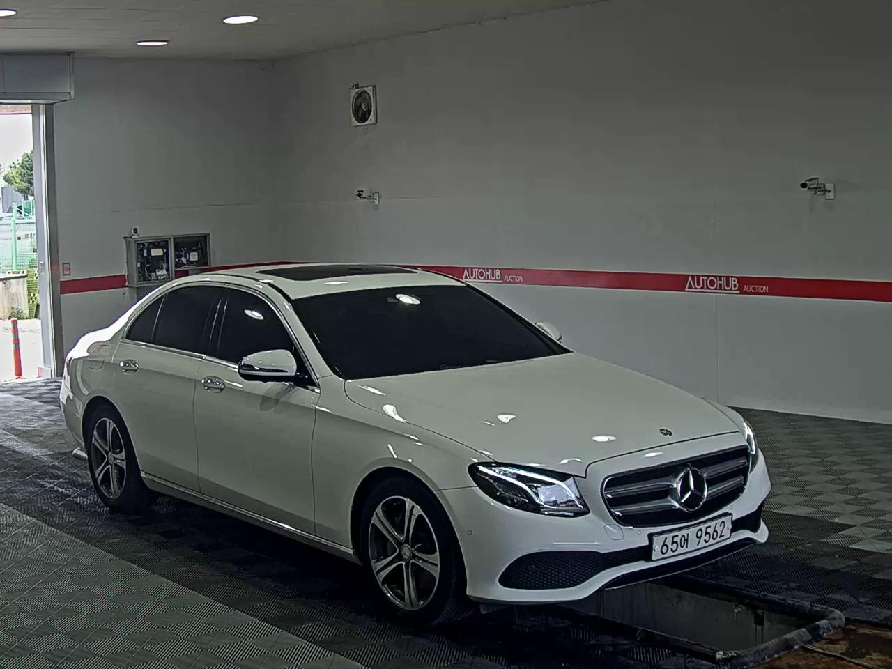 메르세데스-벤츠 E-클래스 2017 - 이미지 2