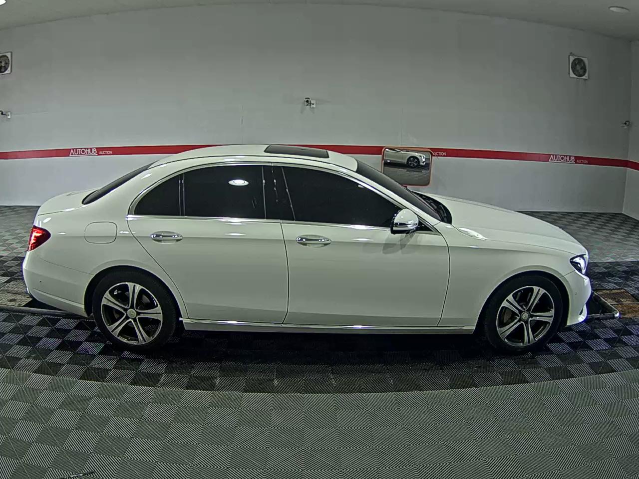 메르세데스-벤츠 E-클래스 2017 - 이미지 3