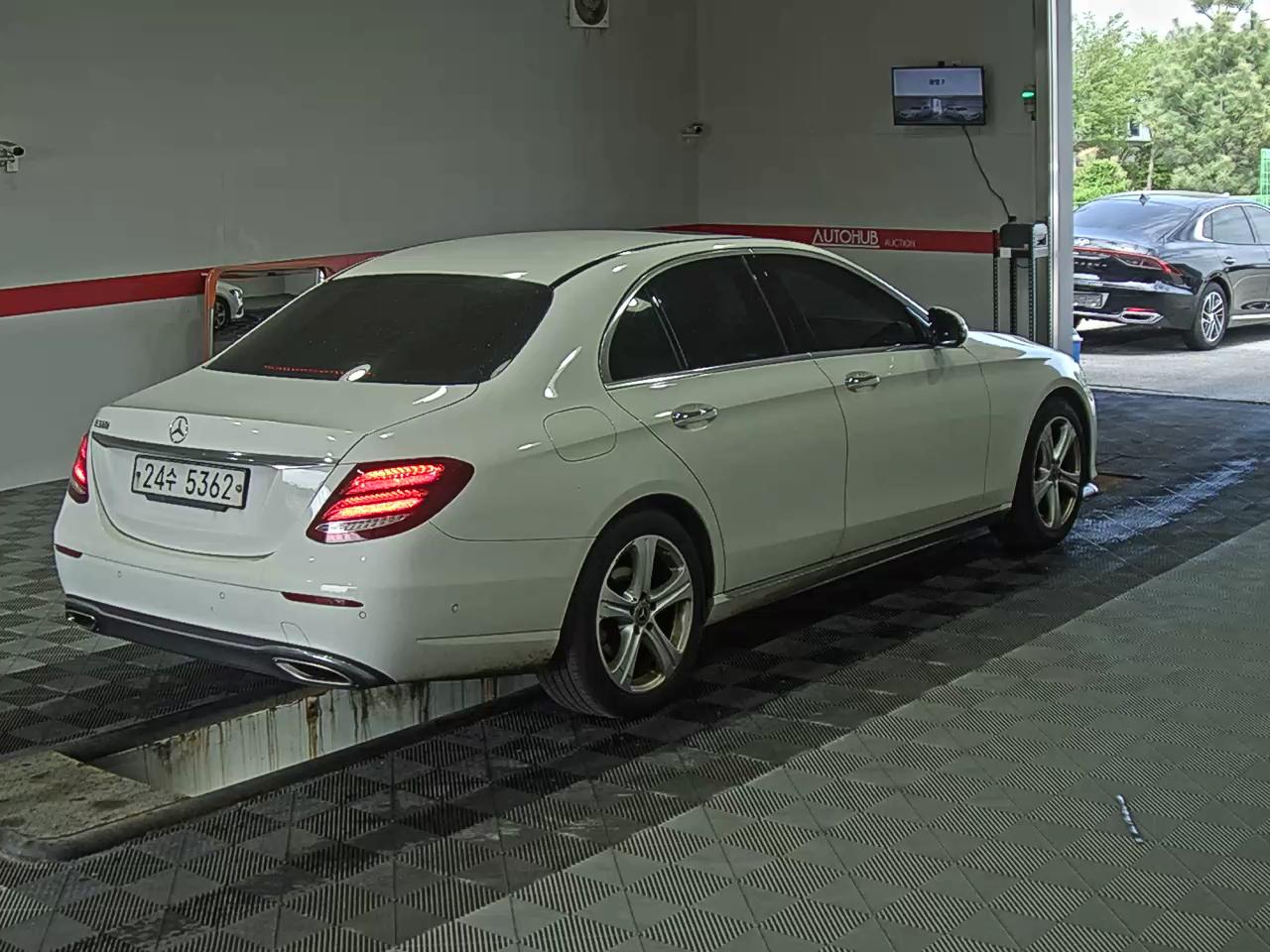 메르세데스-벤츠 E-클래스 2018 - 이미지 4