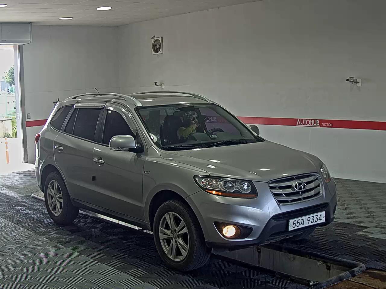 Hyundai Santa Fe 2010 - Image 2
