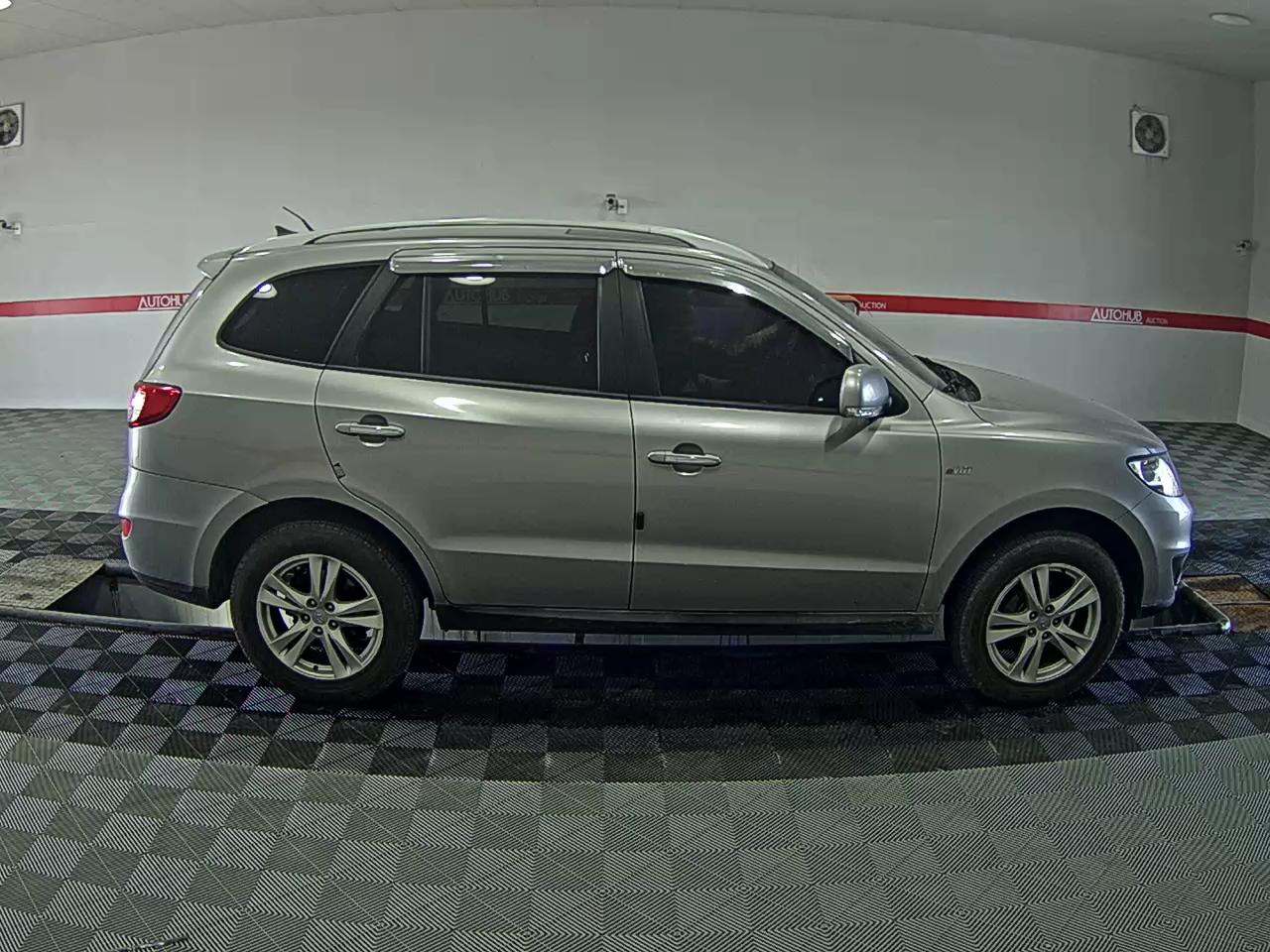 Hyundai Santa Fe 2010 - Image 3