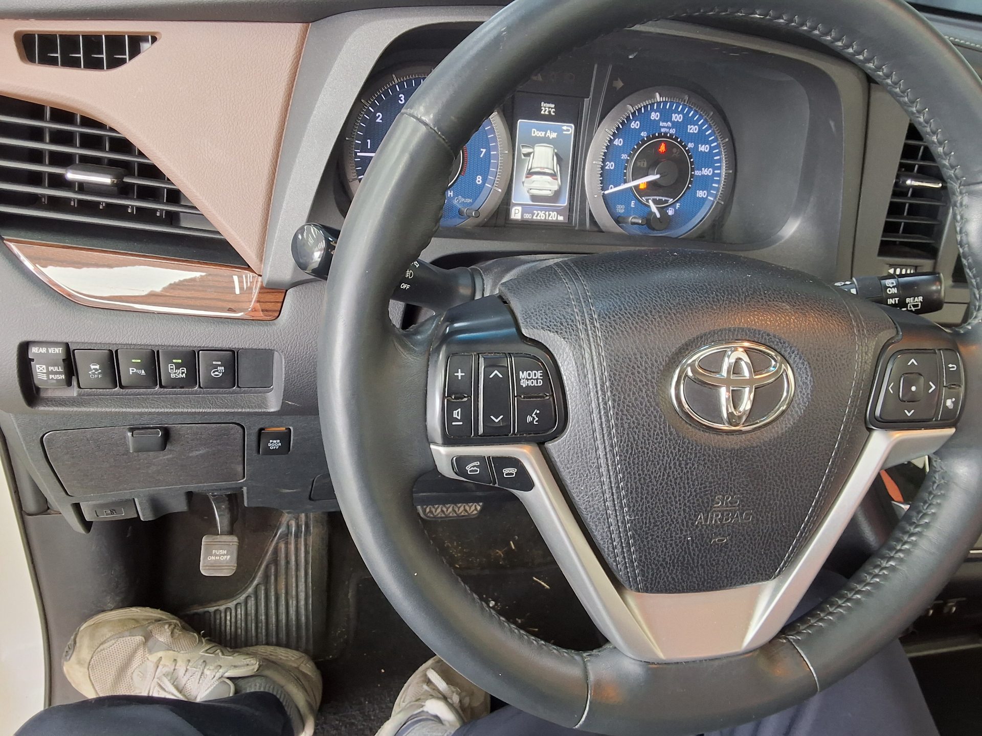 Toyota Sienna 2015 - Image 16