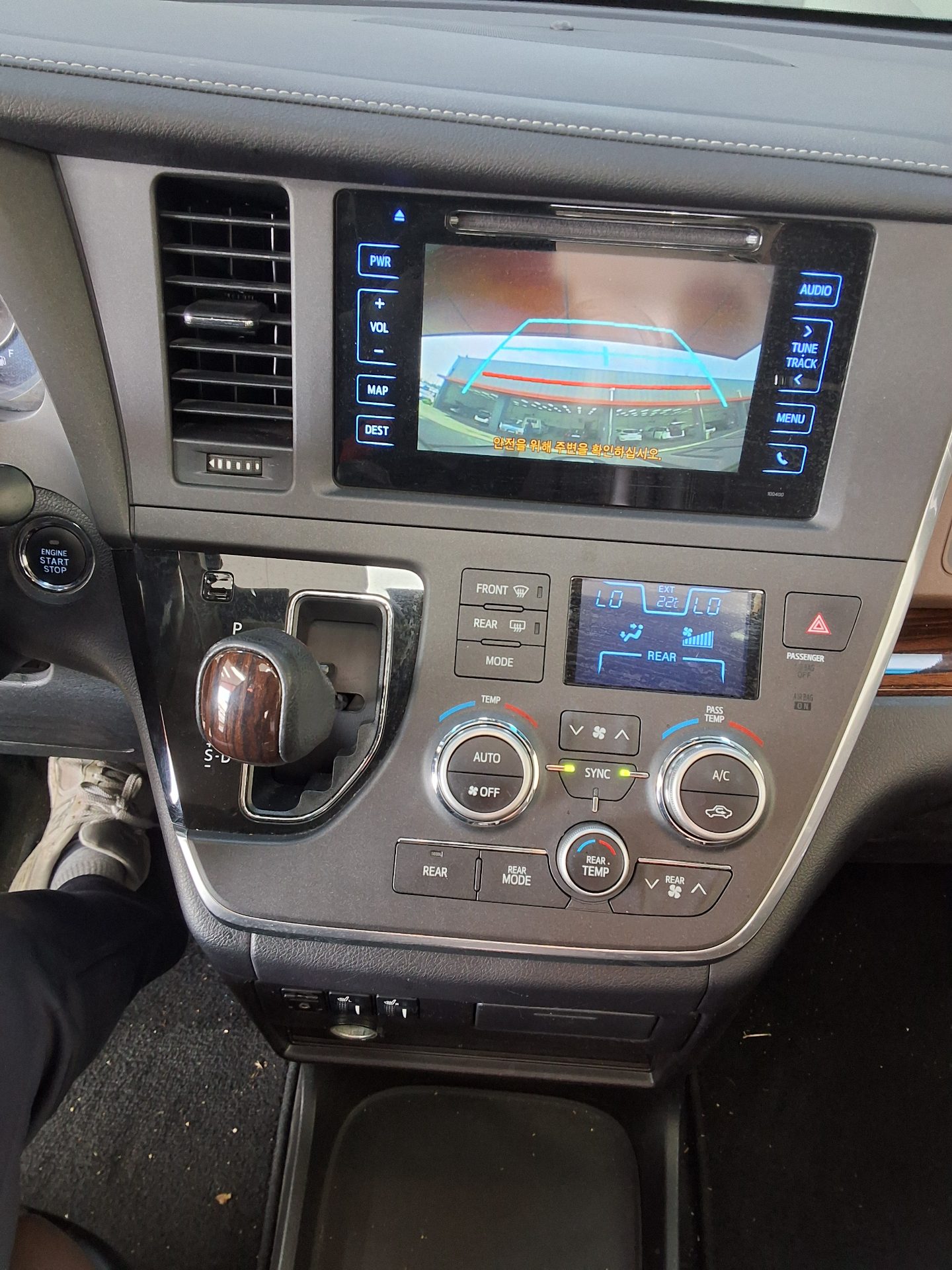 Toyota Sienna 2015 - Image 10