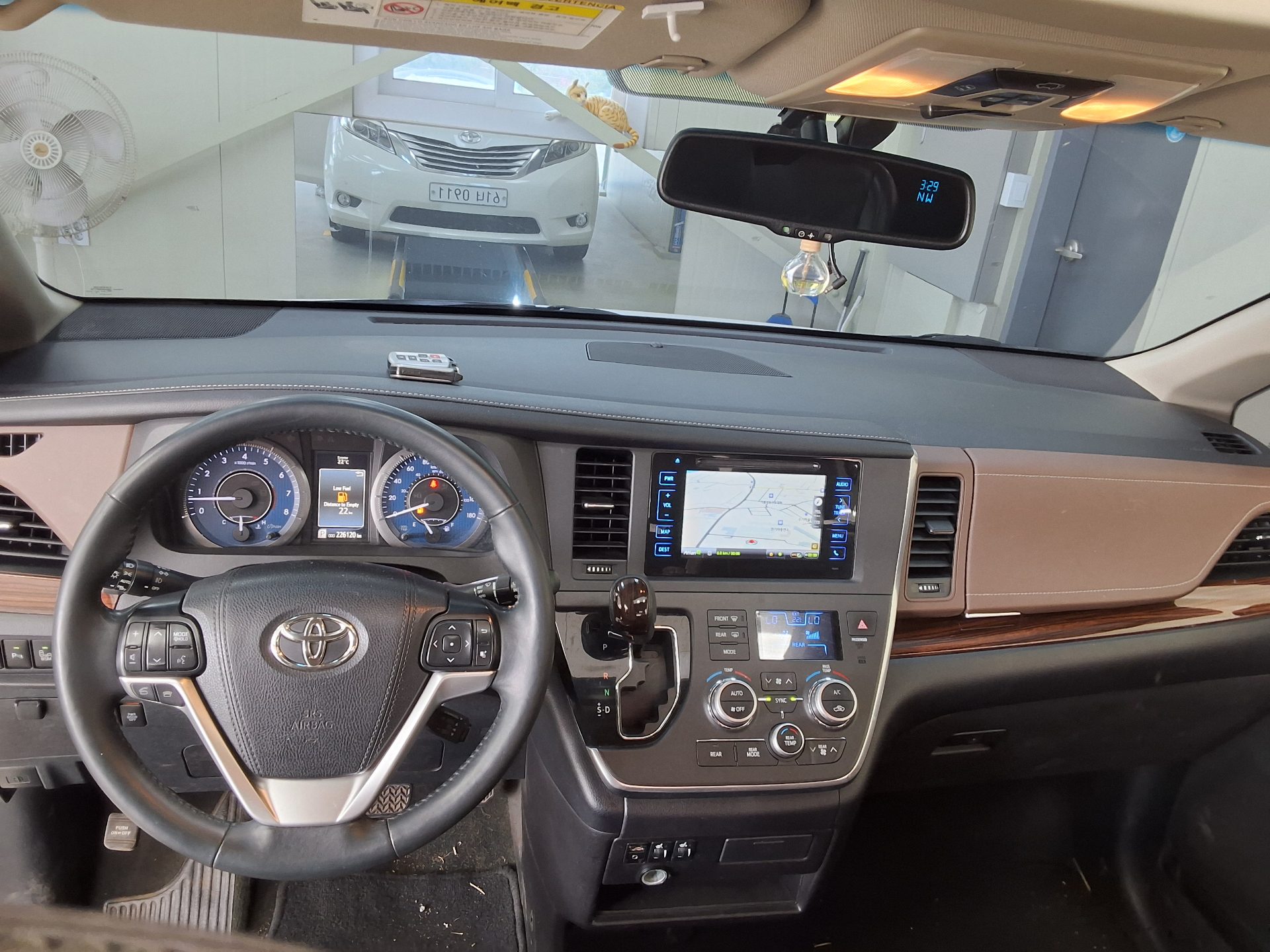 Toyota Sienna 2015 - Image 19