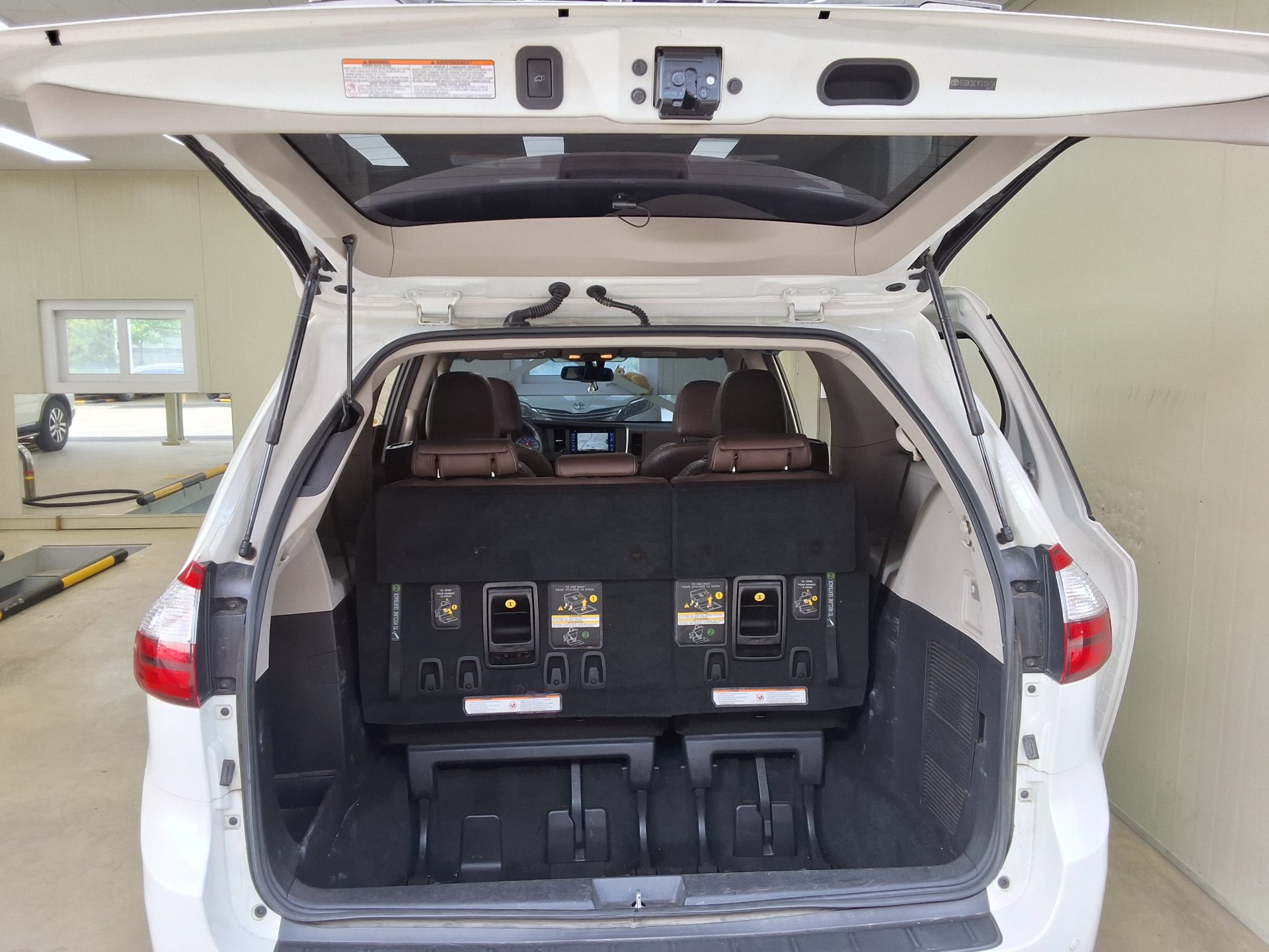 Toyota Sienna 2015 - Image 14