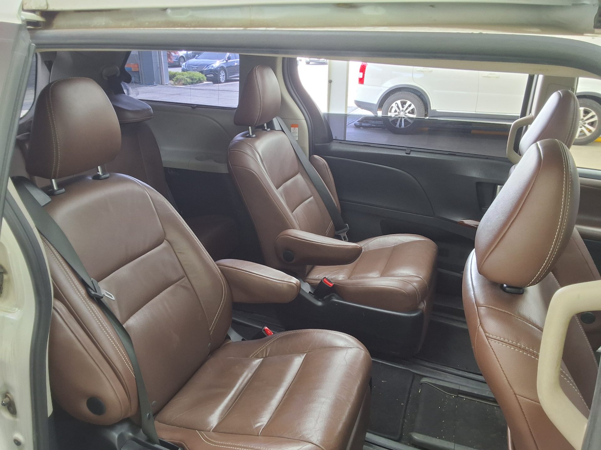 Toyota Sienna 2015 - Image 12