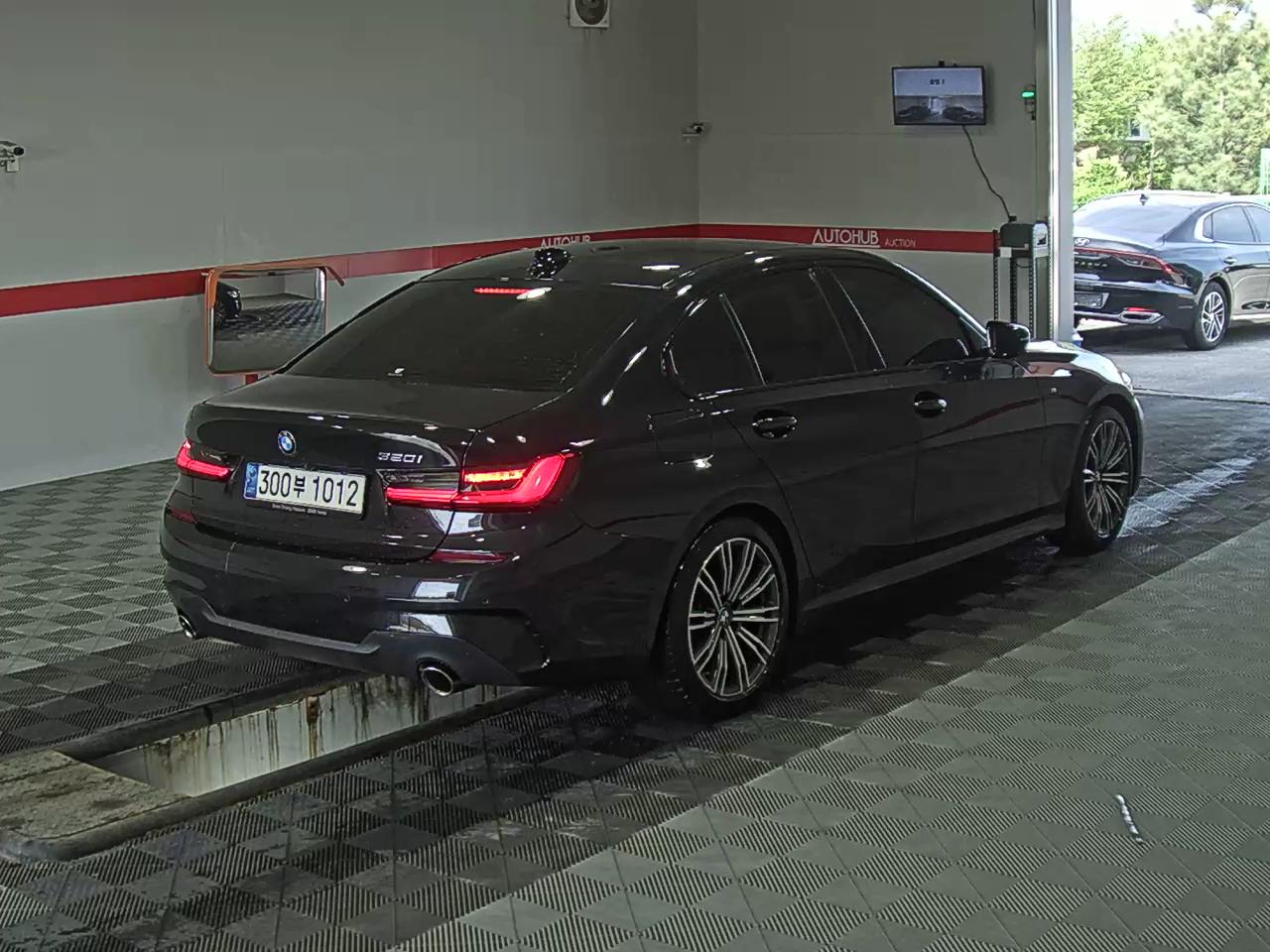 BMW 3 Series - 4