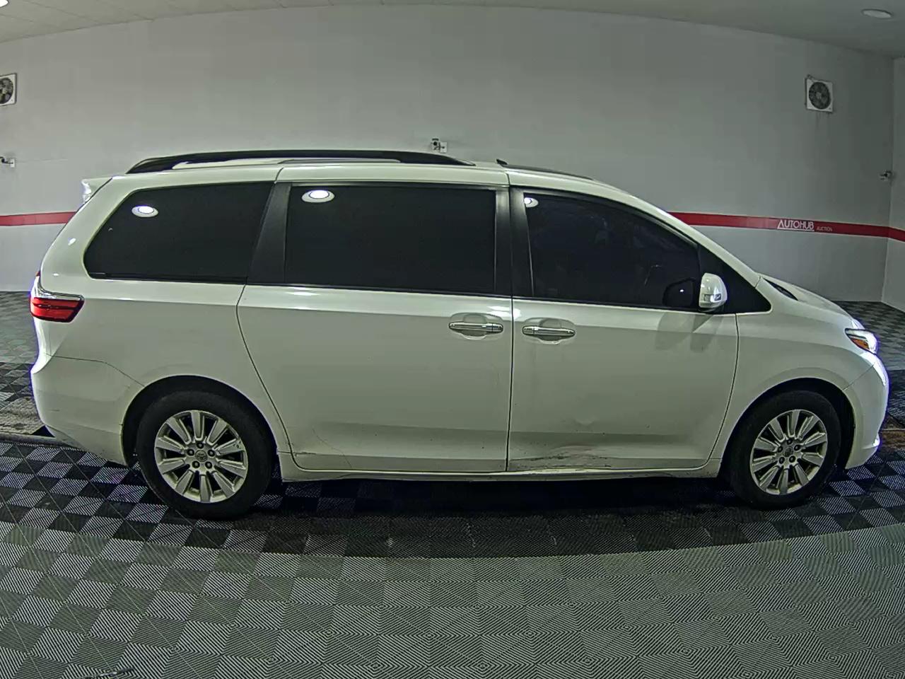Toyota Sienna 2015 - Image 3