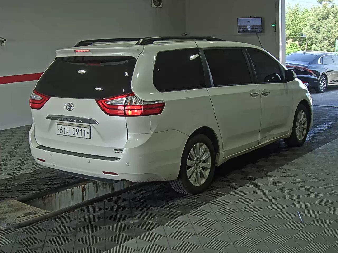 Toyota Sienna 2015 - Image 4