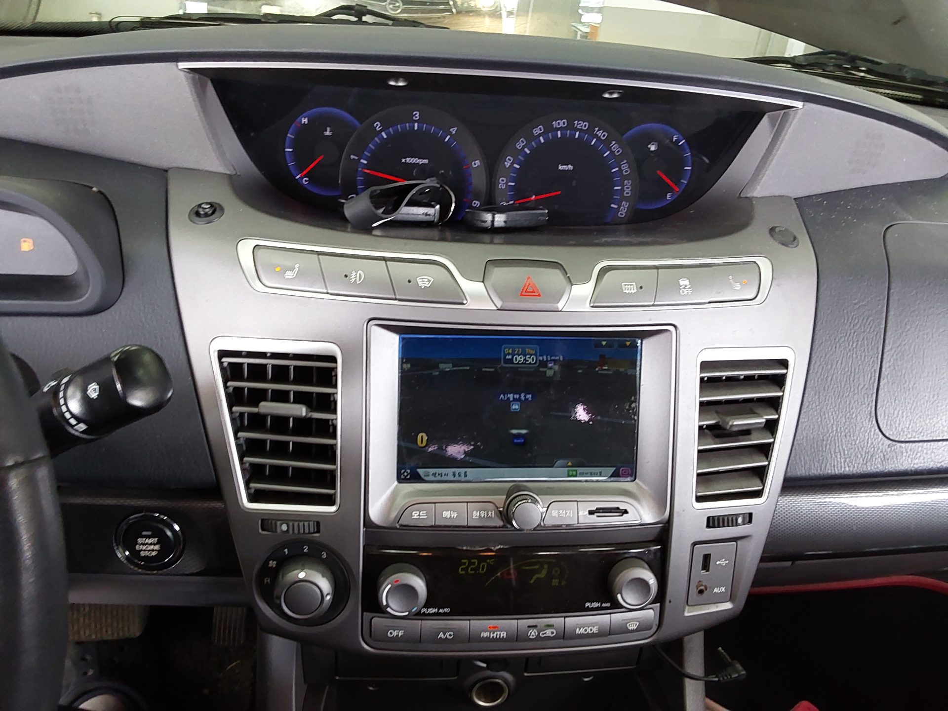 KG Mobility Korando Turismo 2014 - Image 17