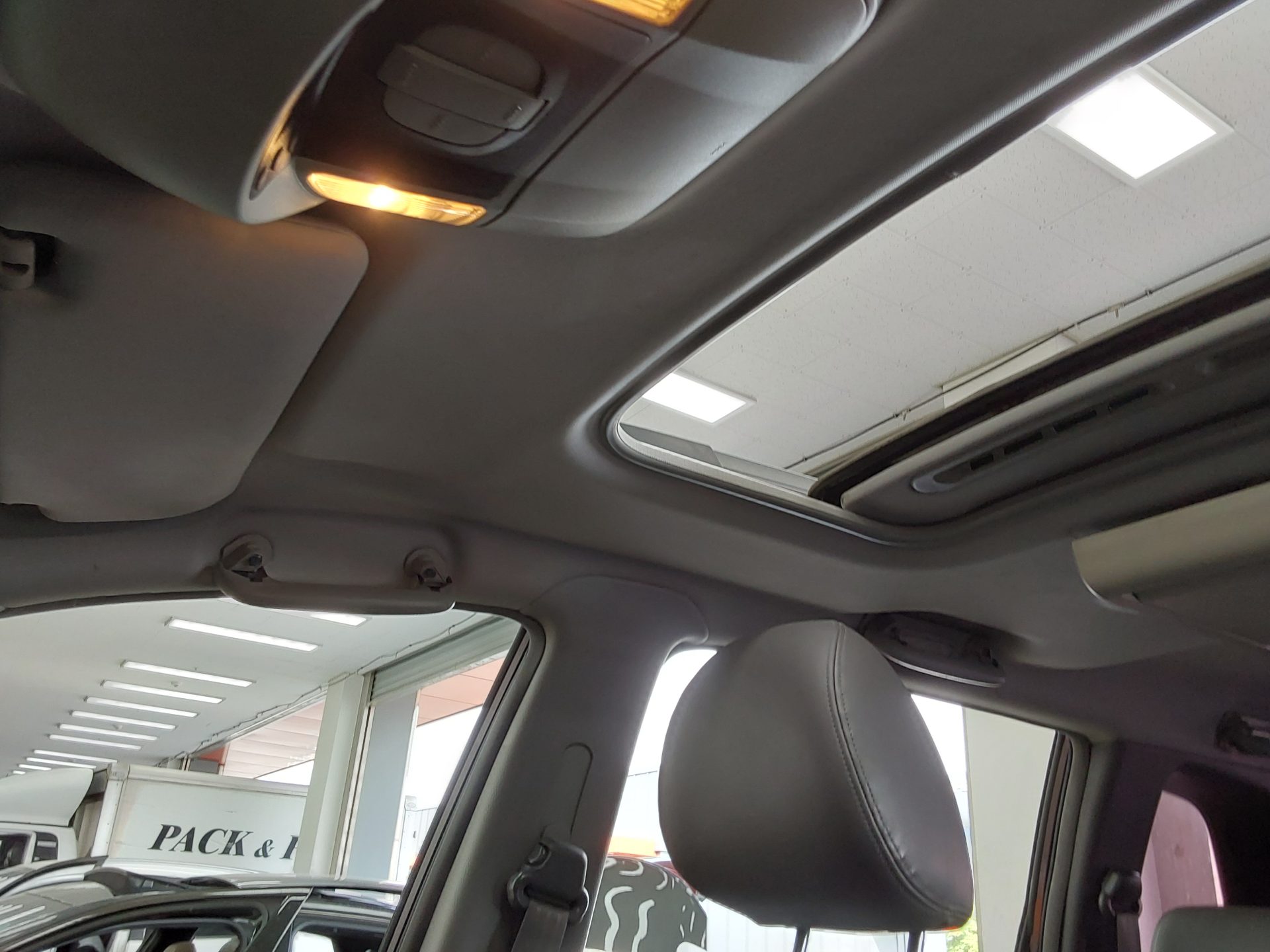 KG Mobility Korando Turismo 2014 - Image 18