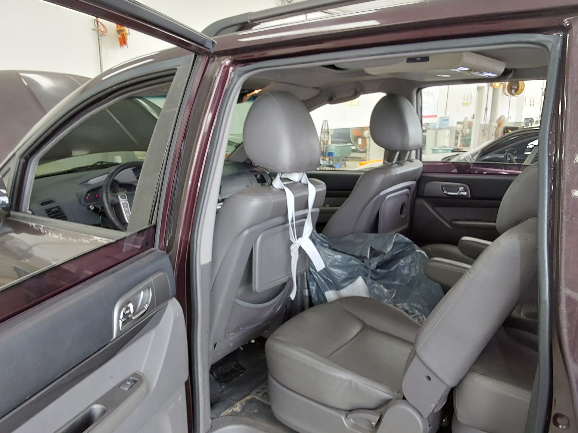 KG Mobility Korando Turismo 2014 - Image 12