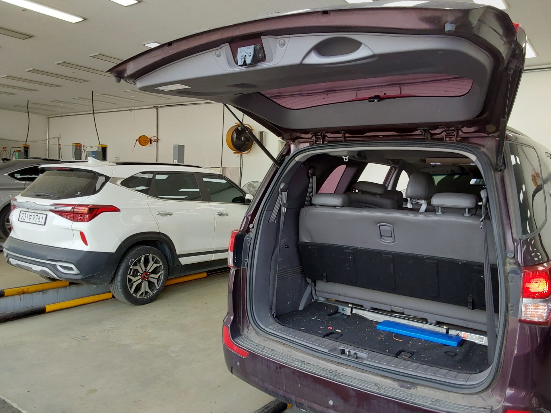 KG Mobility Korando Turismo 2014 - Image 15