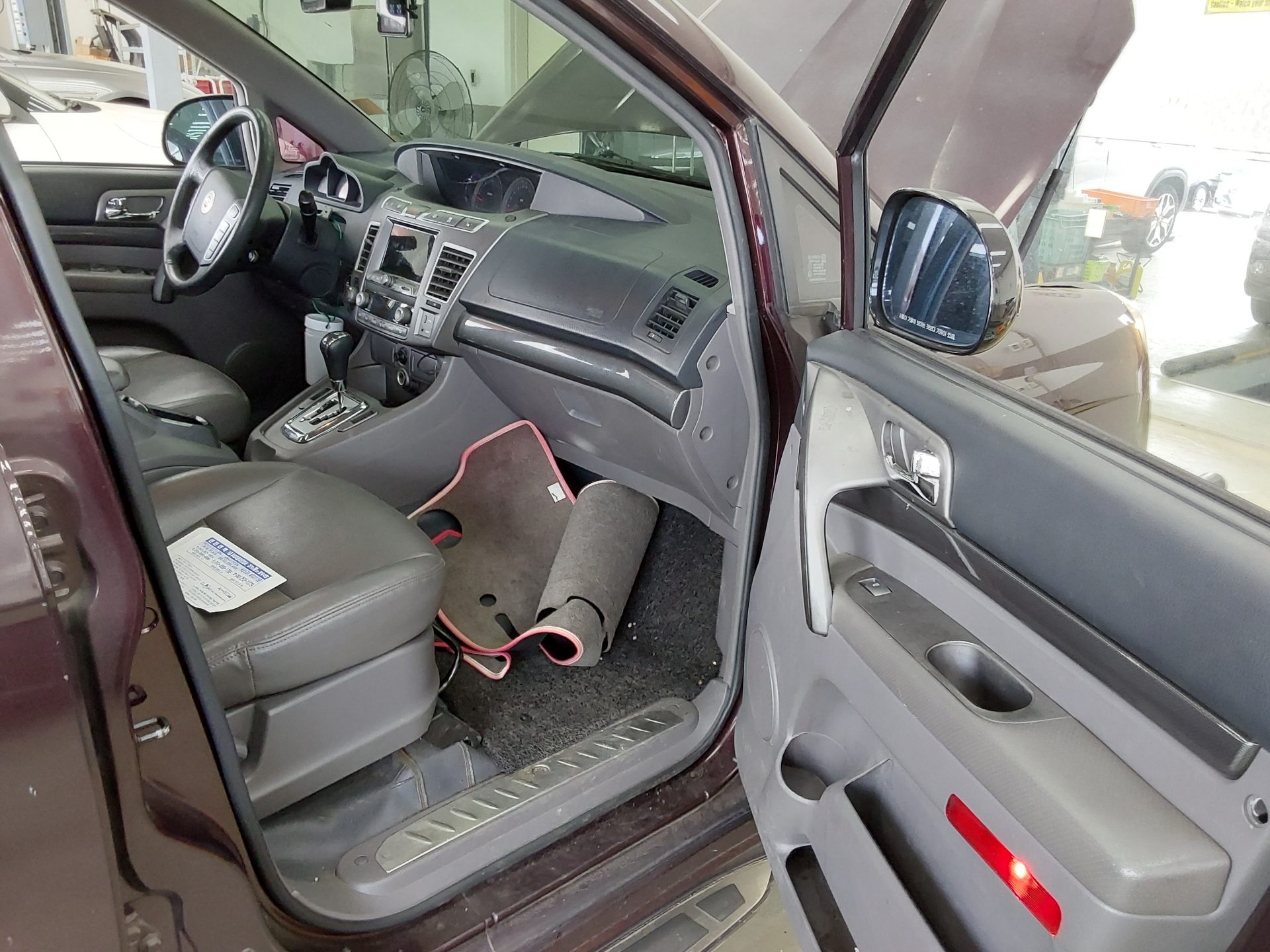KG Mobility Korando Turismo 2014 - Image 14