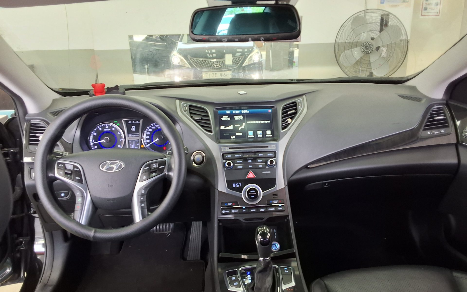 Hyundai Grandeur 2015 - Image 10