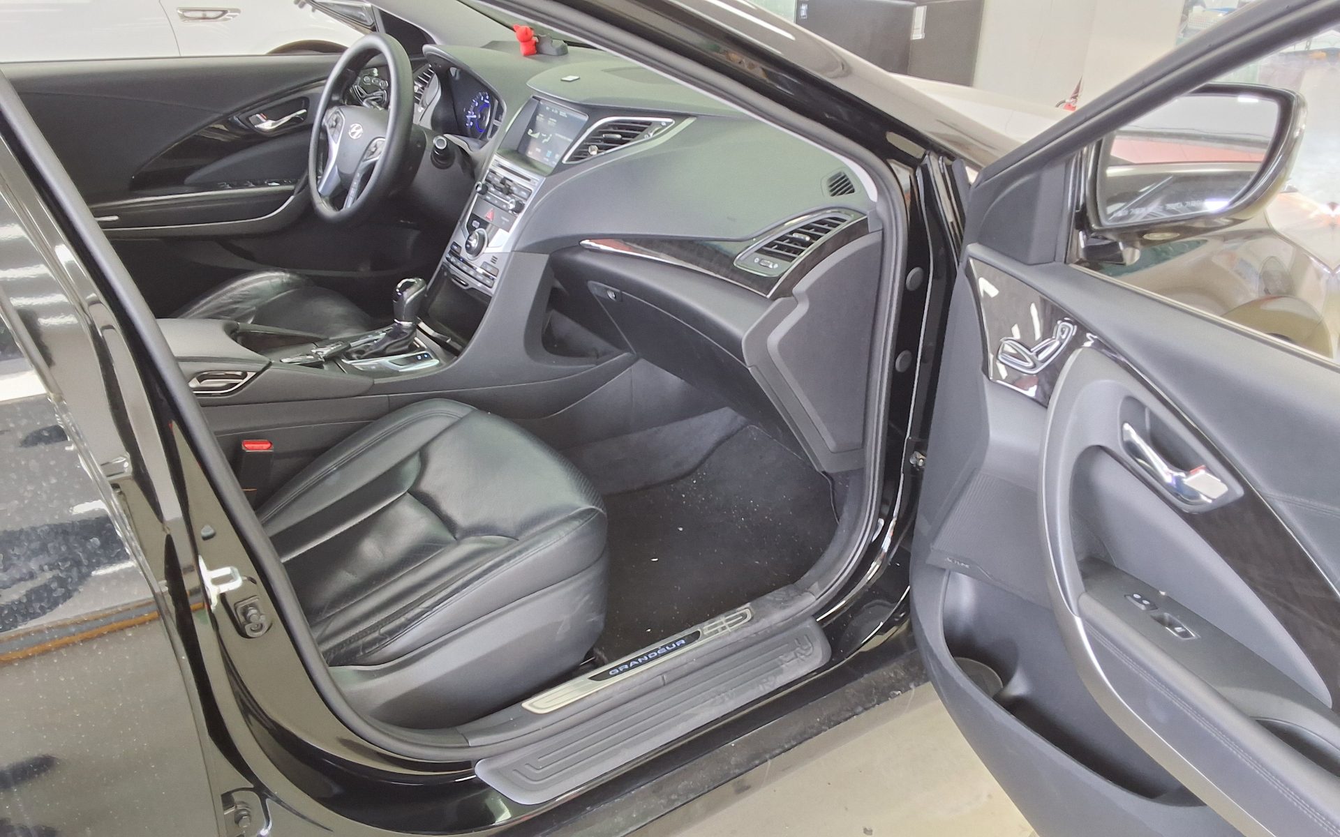 Hyundai Grandeur 2015 - Image 13