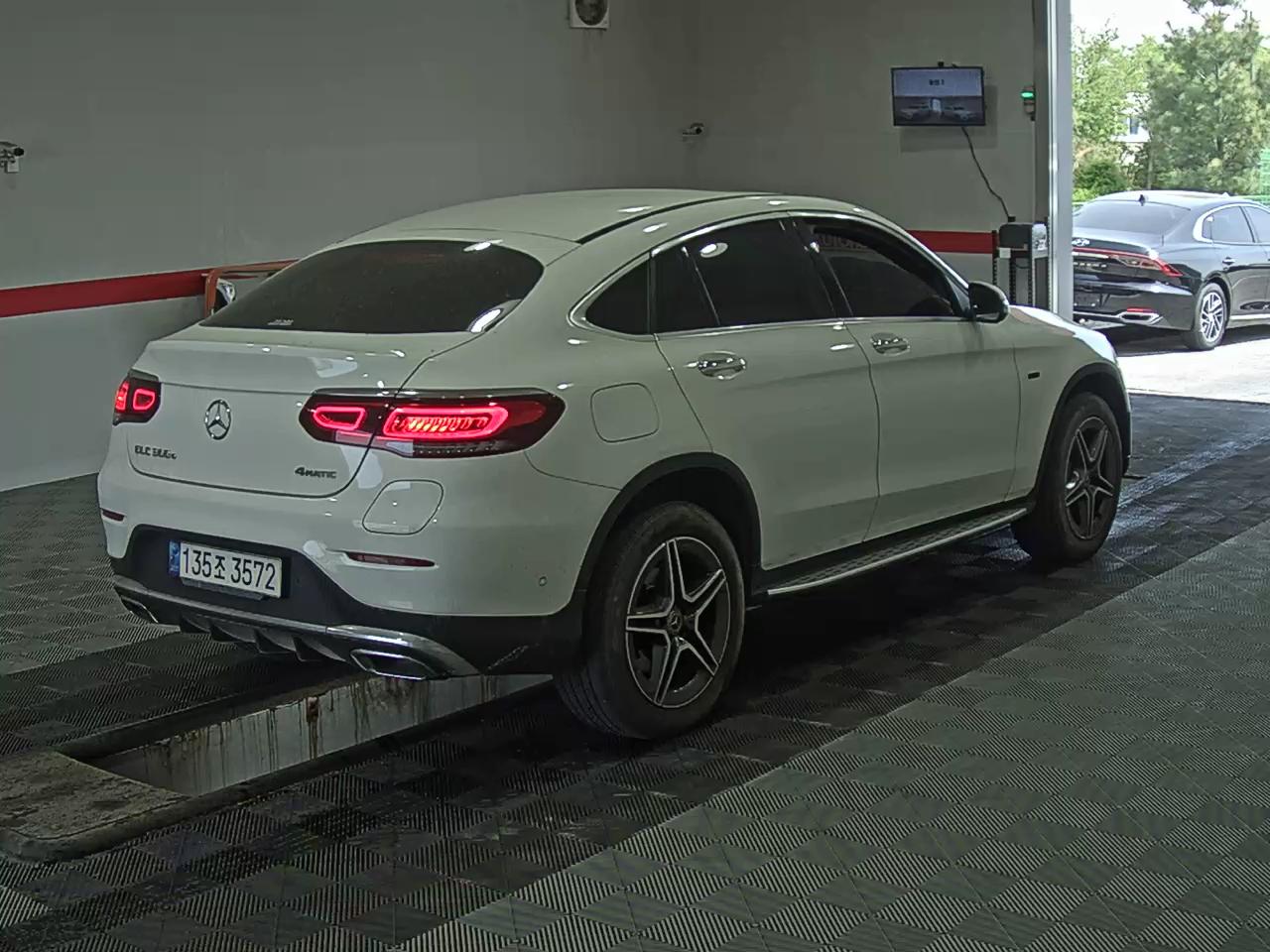 مرسيدس بنز GLC 2021 - صورة 4