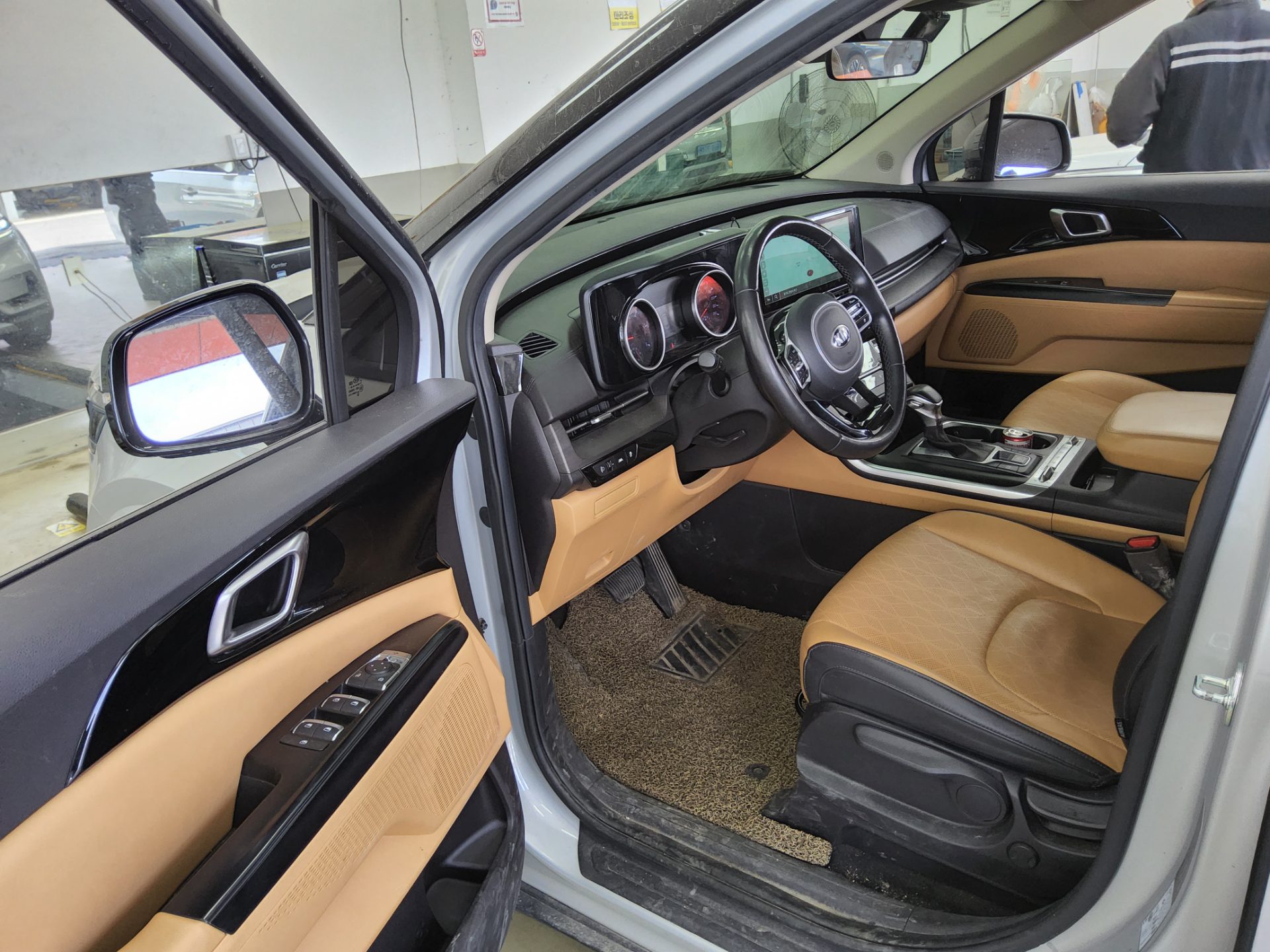 Kia Carnival 2021 - Image 9