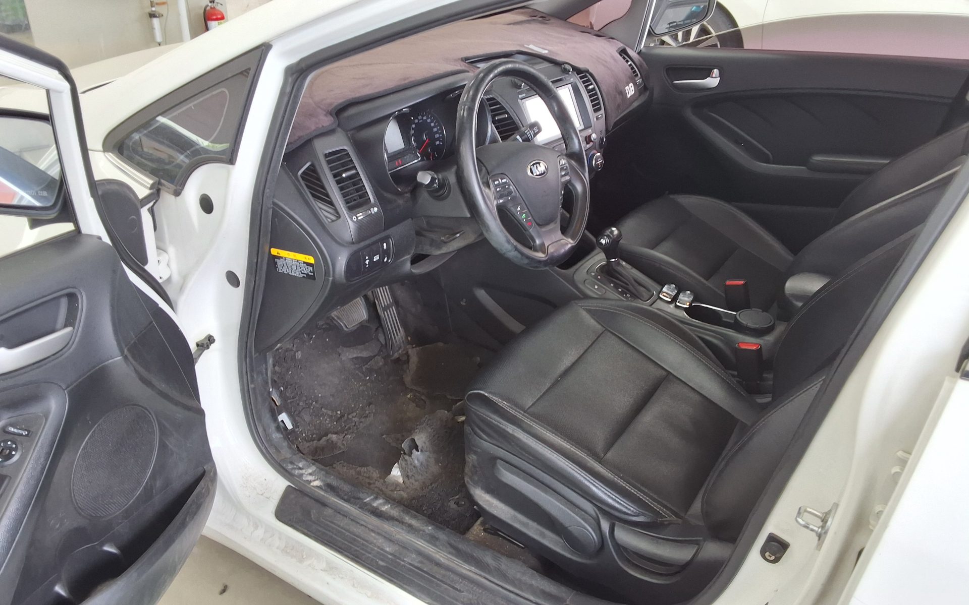 Kia K3 2014 - Image 9