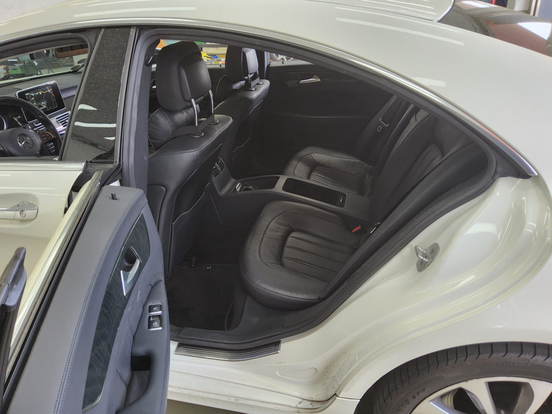مرسيدس بنز CLS 2015 - صورة 11