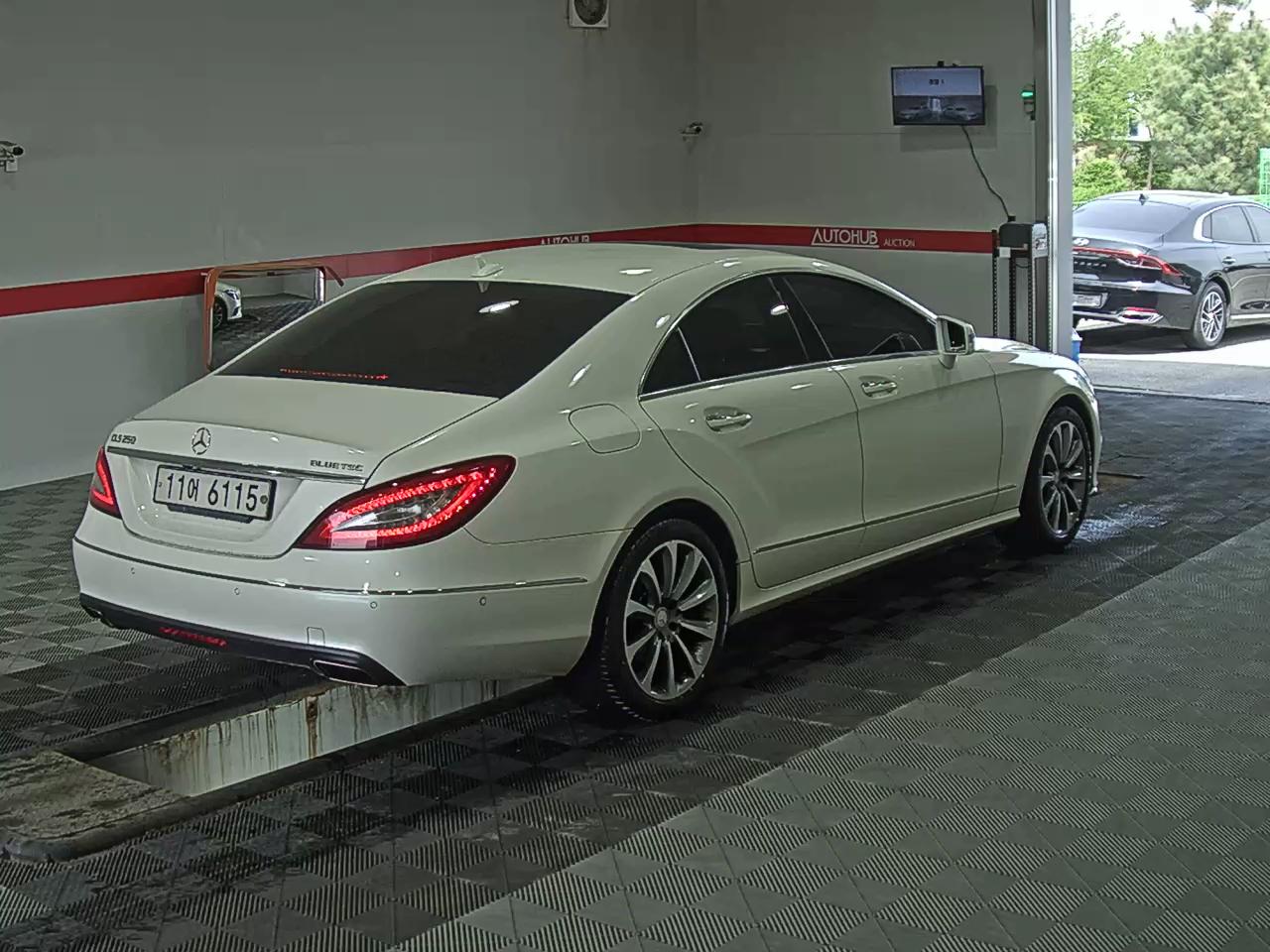 مرسيدس بنز CLS 2015 - صورة 4