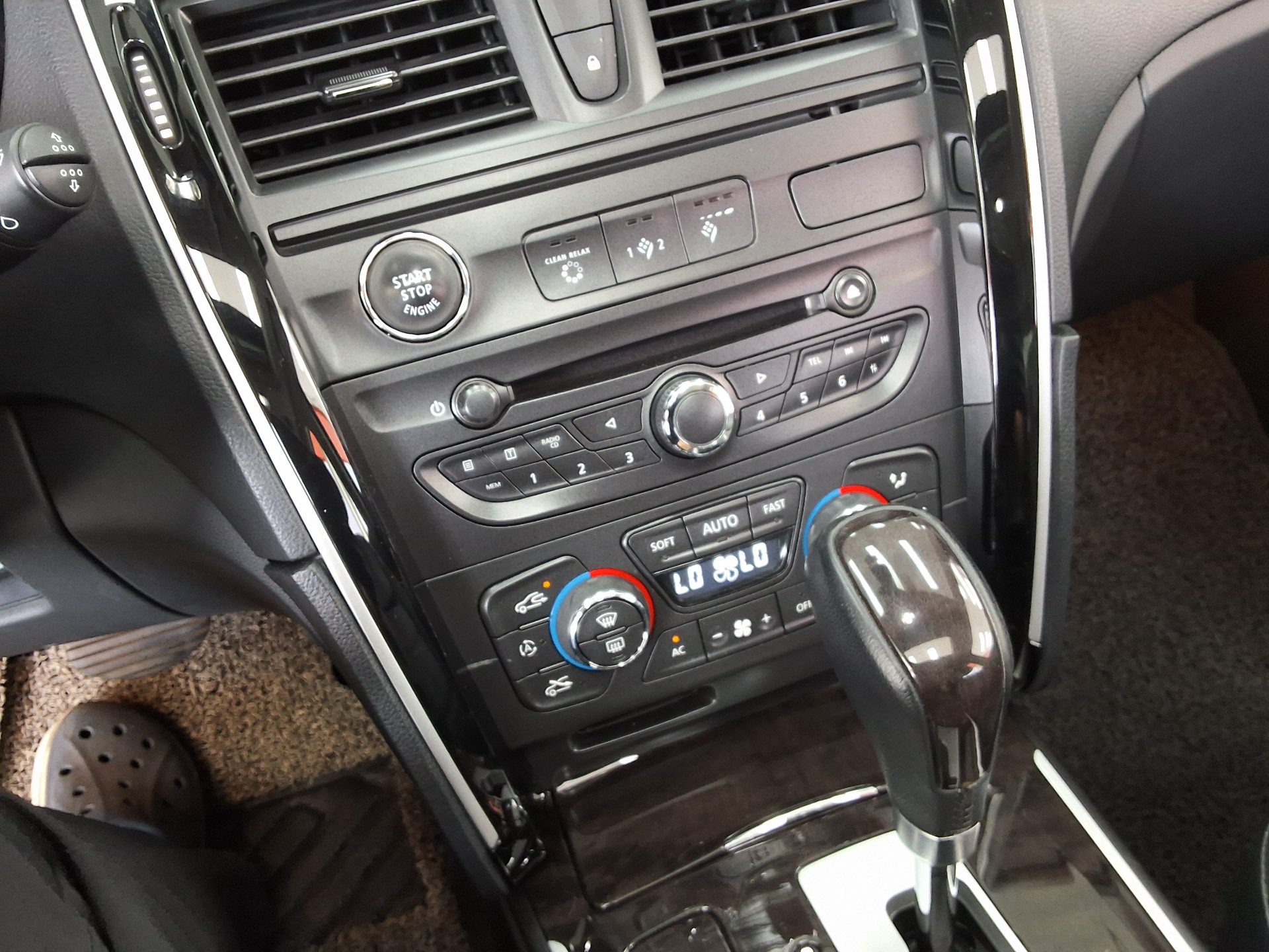 Renault Samsung SM7 2013 - Image 16