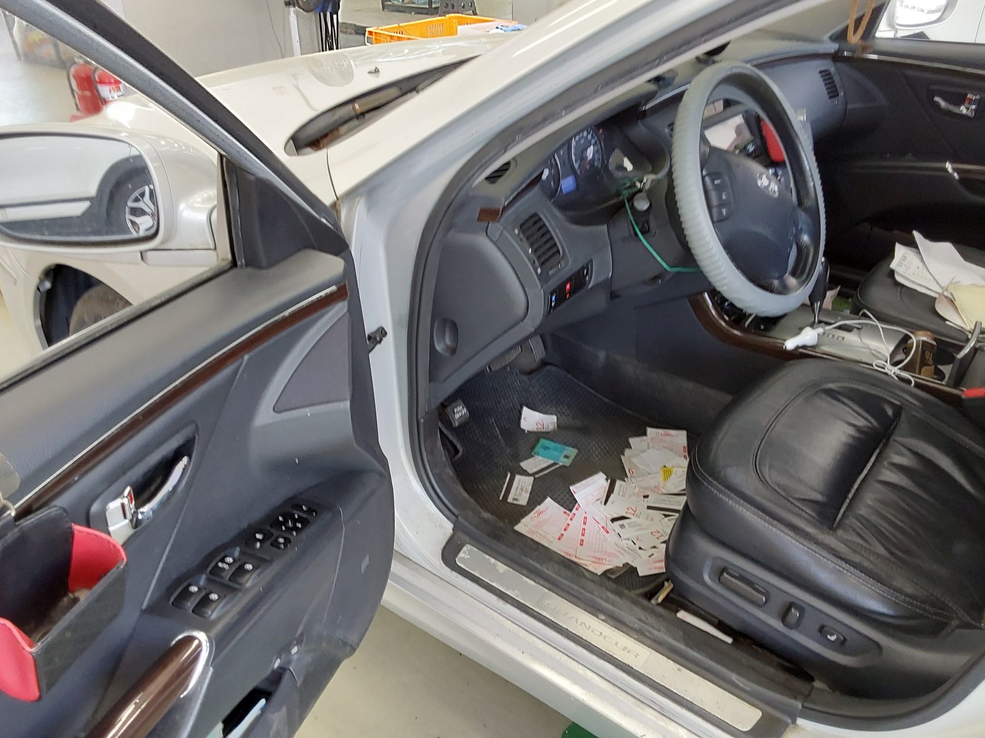 Hyundai Grandeur 2011 - Image 10